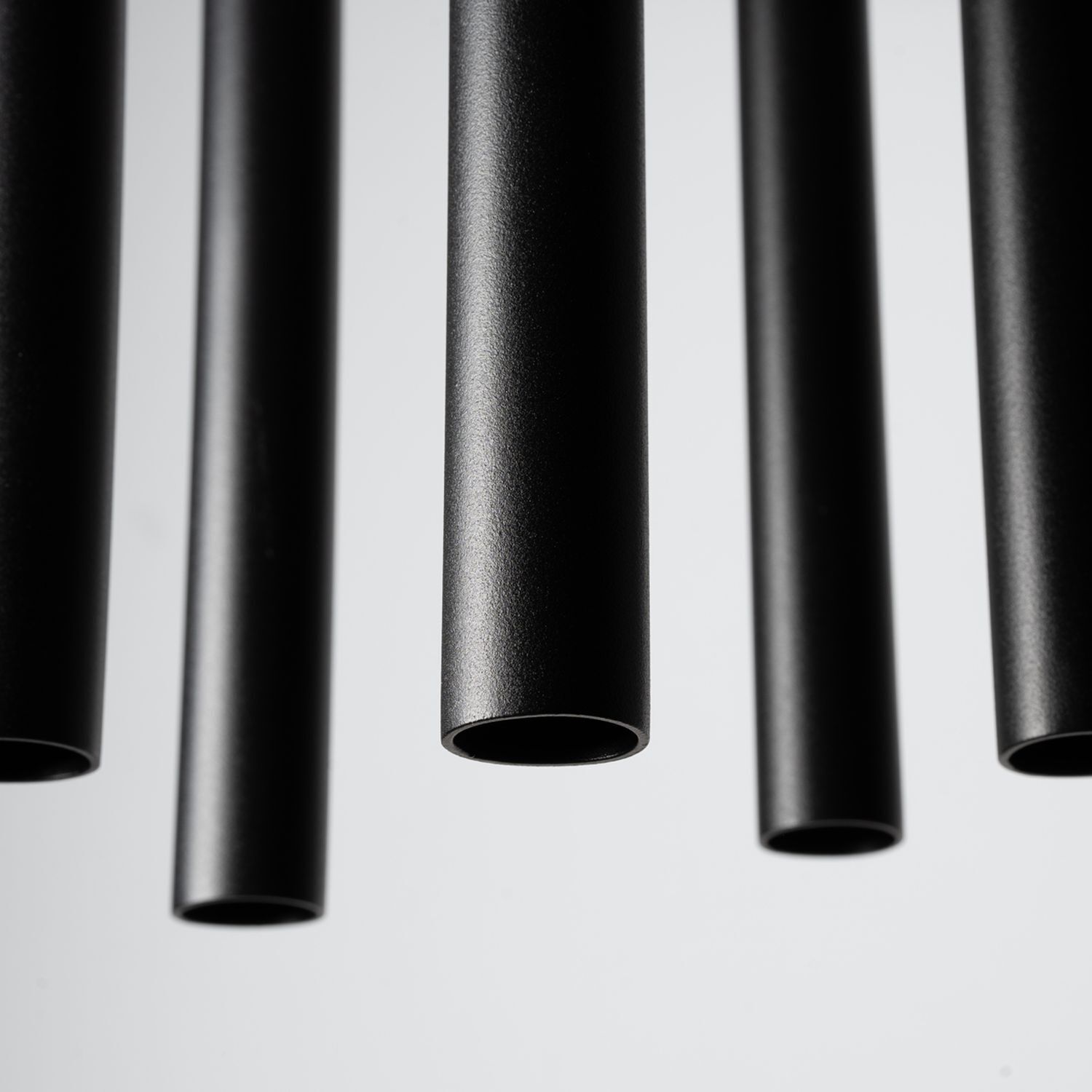 Metallstangen, schwarze Rohre, Industrie-Design, Minimalismus, Zylinder