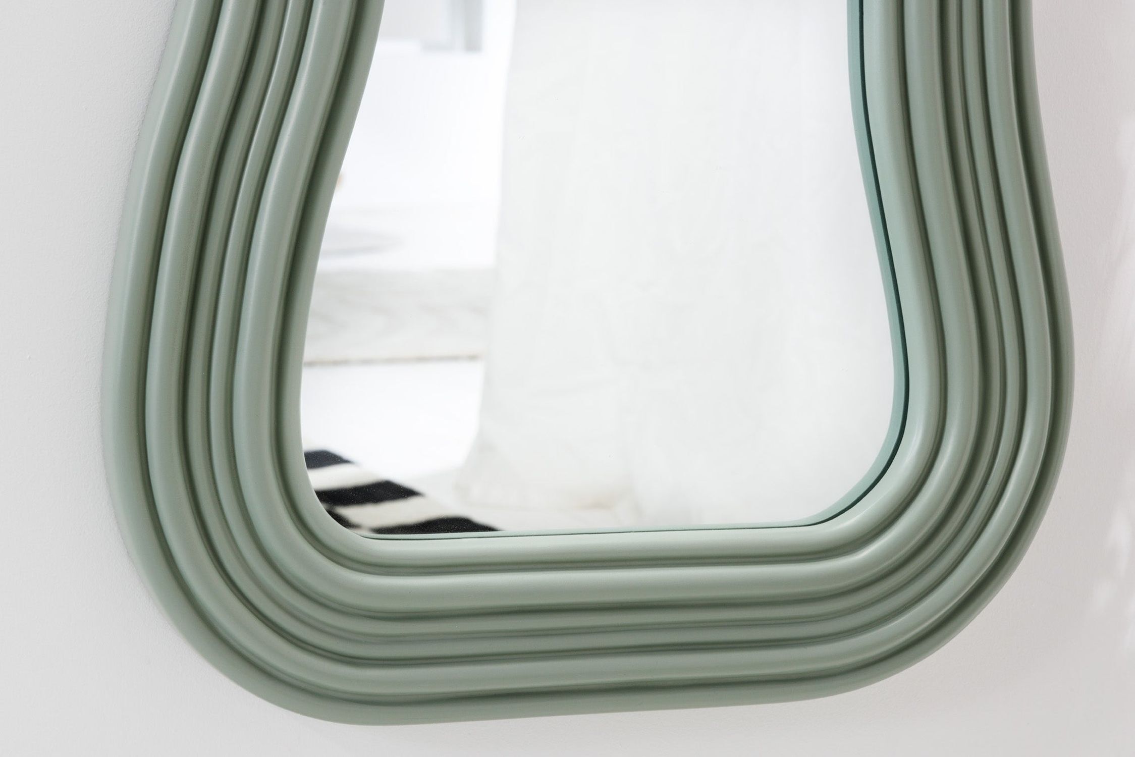 Wand Spiegel groß H: 100 cm asymmetrischer Rahmen Grün Fenster