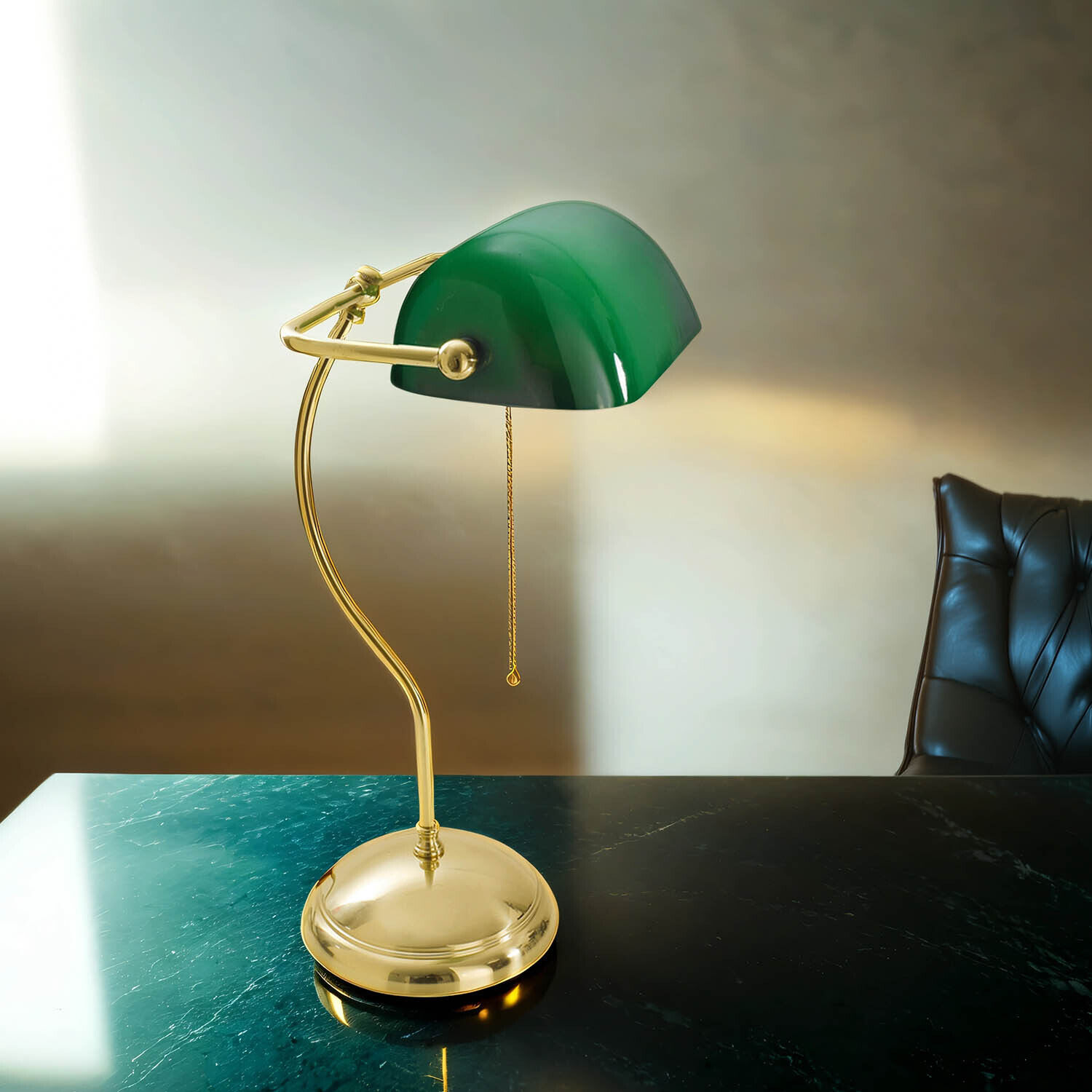 bankerlampe-schreibtischleuchte-vintage-messing-poliert-gruen-1 Tischlampe, Grüne Lampe, Metalllampe, Arbeitslampe, Brass and glass