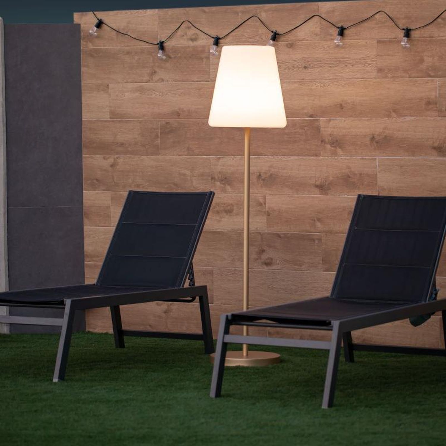 Lampe, Mobiliar, Stuhl