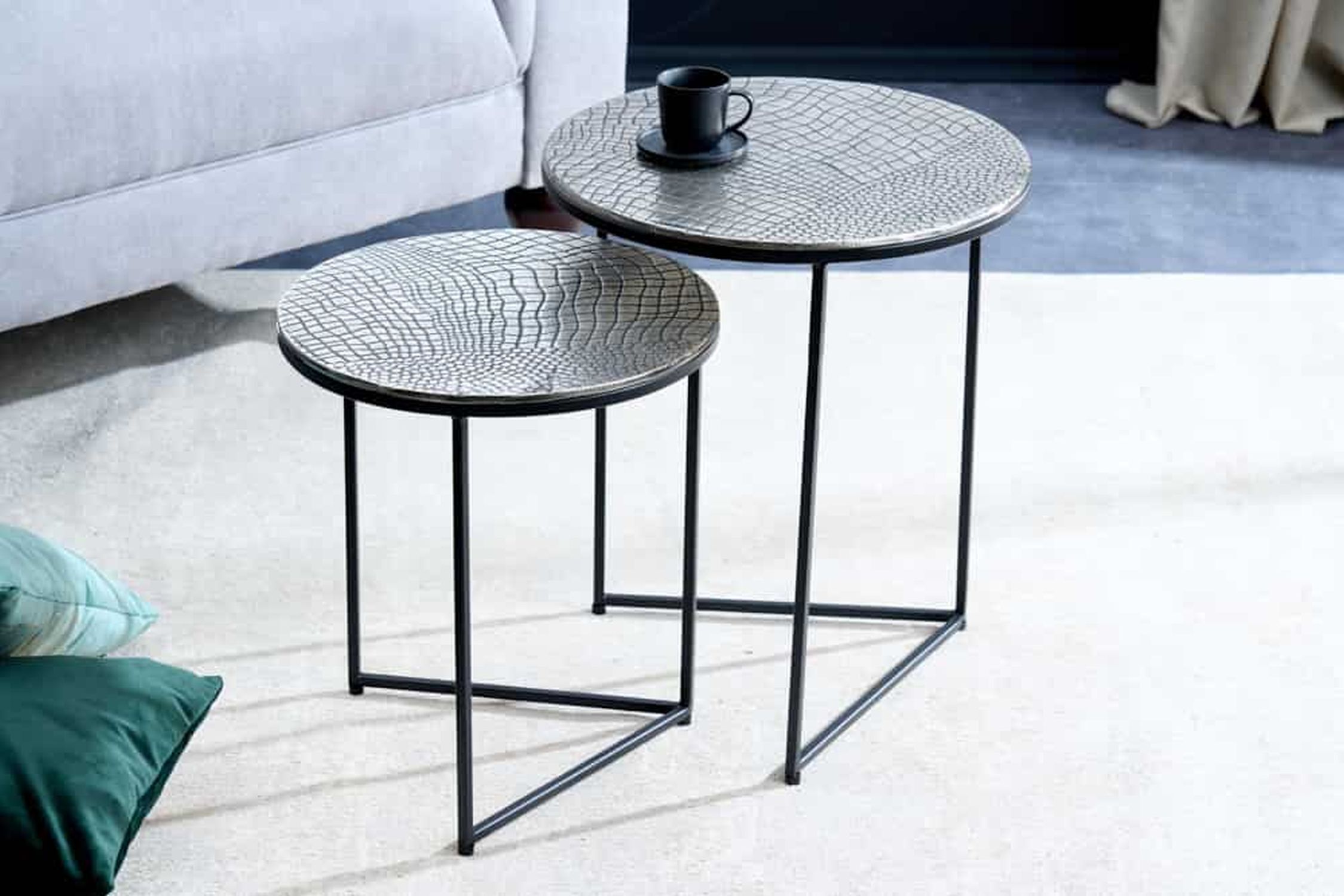 Beistelltisch 2er Set Metall in Silber Antik Hammerschlag Moebel, Tabelle, Kaffeetisch, Tischplatte, Tasse