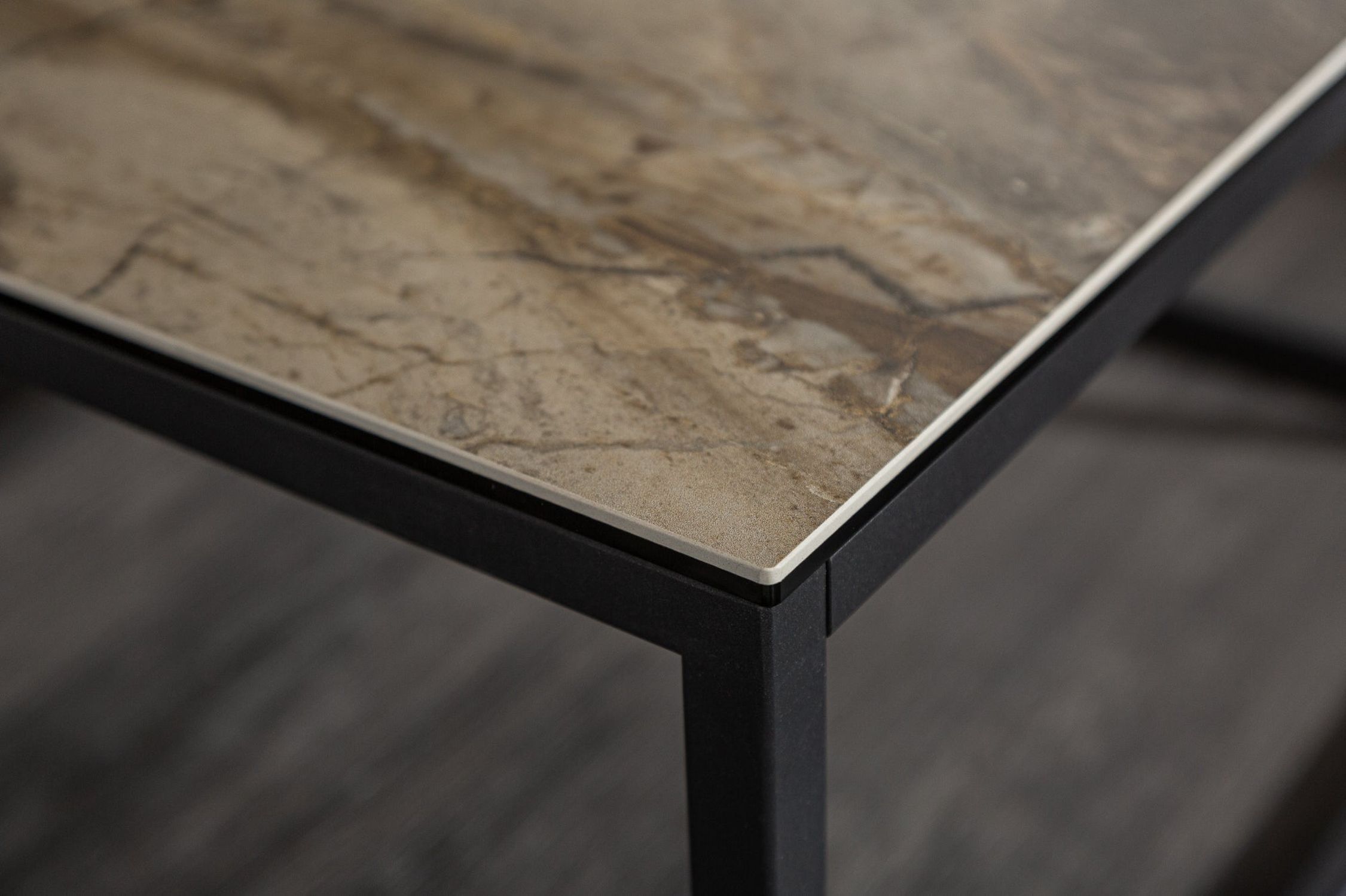 Table basse en céramique aspect marbre noir 75x75cm (LxlxH)