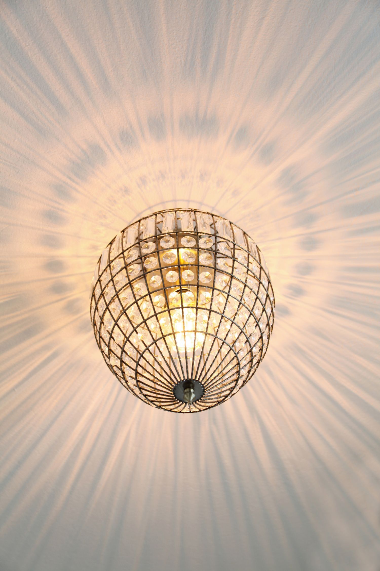 Lampenfassung, Deckenleuchte, Metallgitter, Glaskugel, Beleuchtung