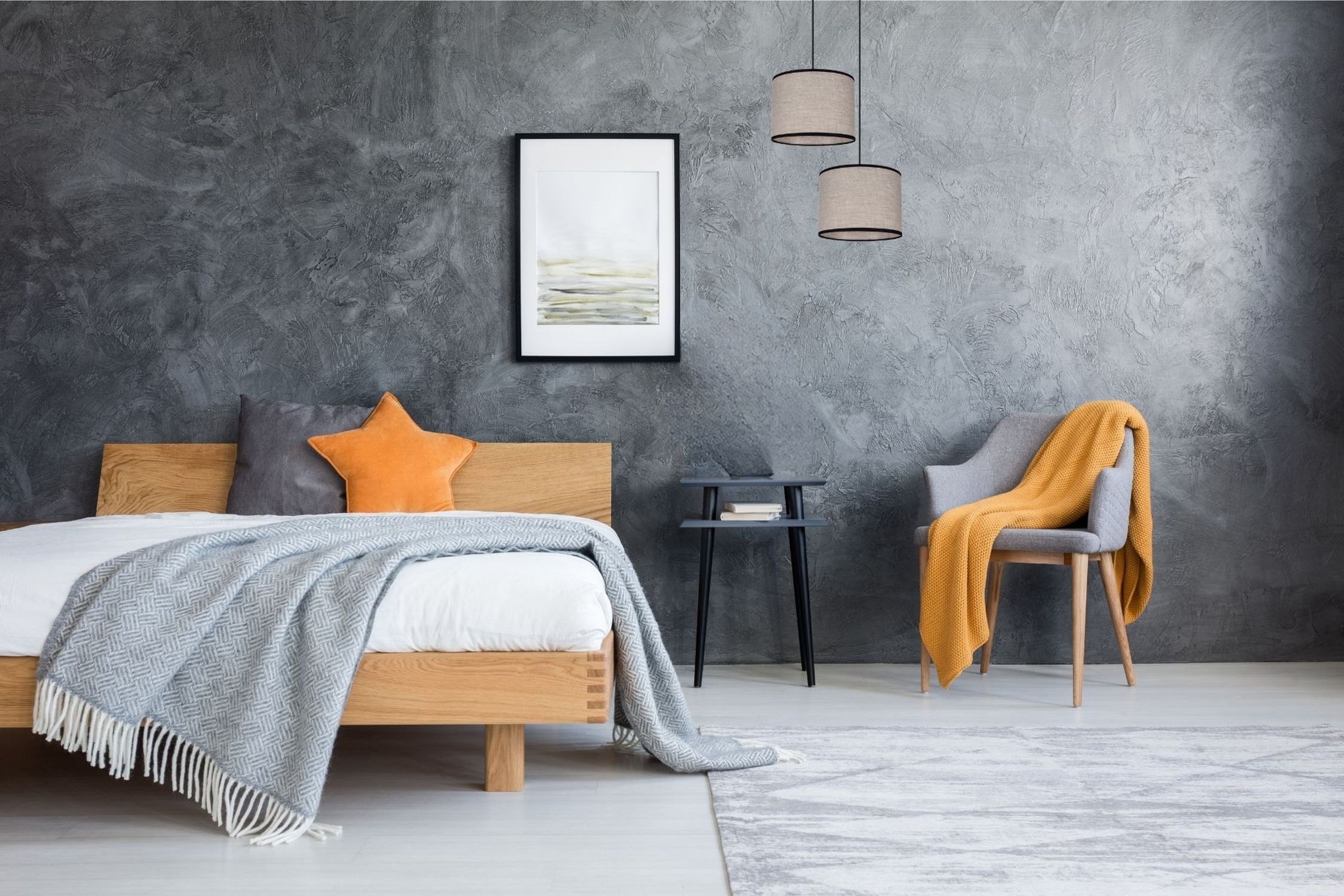 Pendelleuchte Stoff Schwarz Beige E27 L:22 cm 2-flmg Bett, Holzbett, graue Wand, orangefarbens Kissen, Wurfdecke