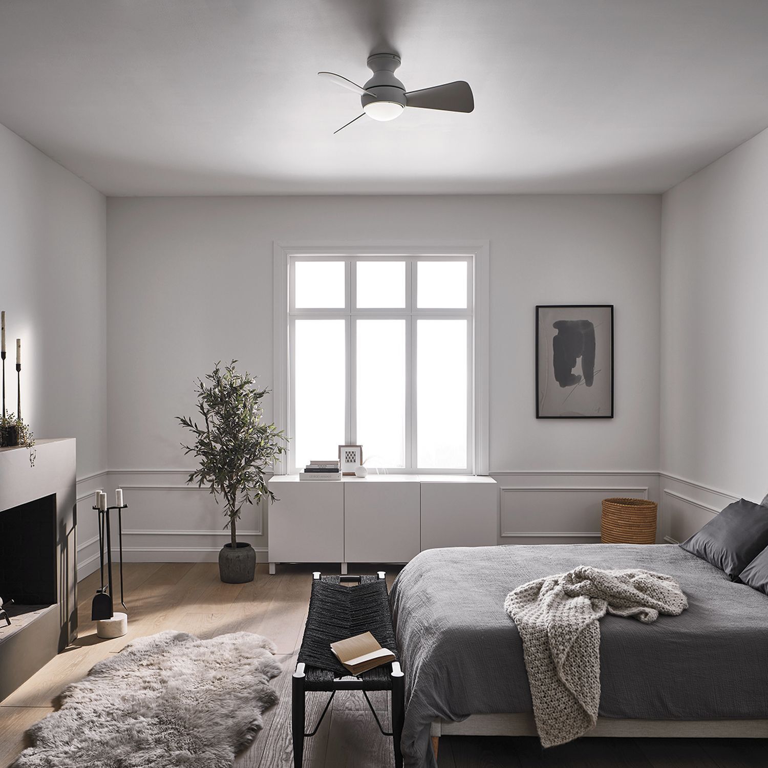Wohnzimmer, Schlafzimmer, Grauer Bettbezug, Fensterbank/Sideboard, Dekoration