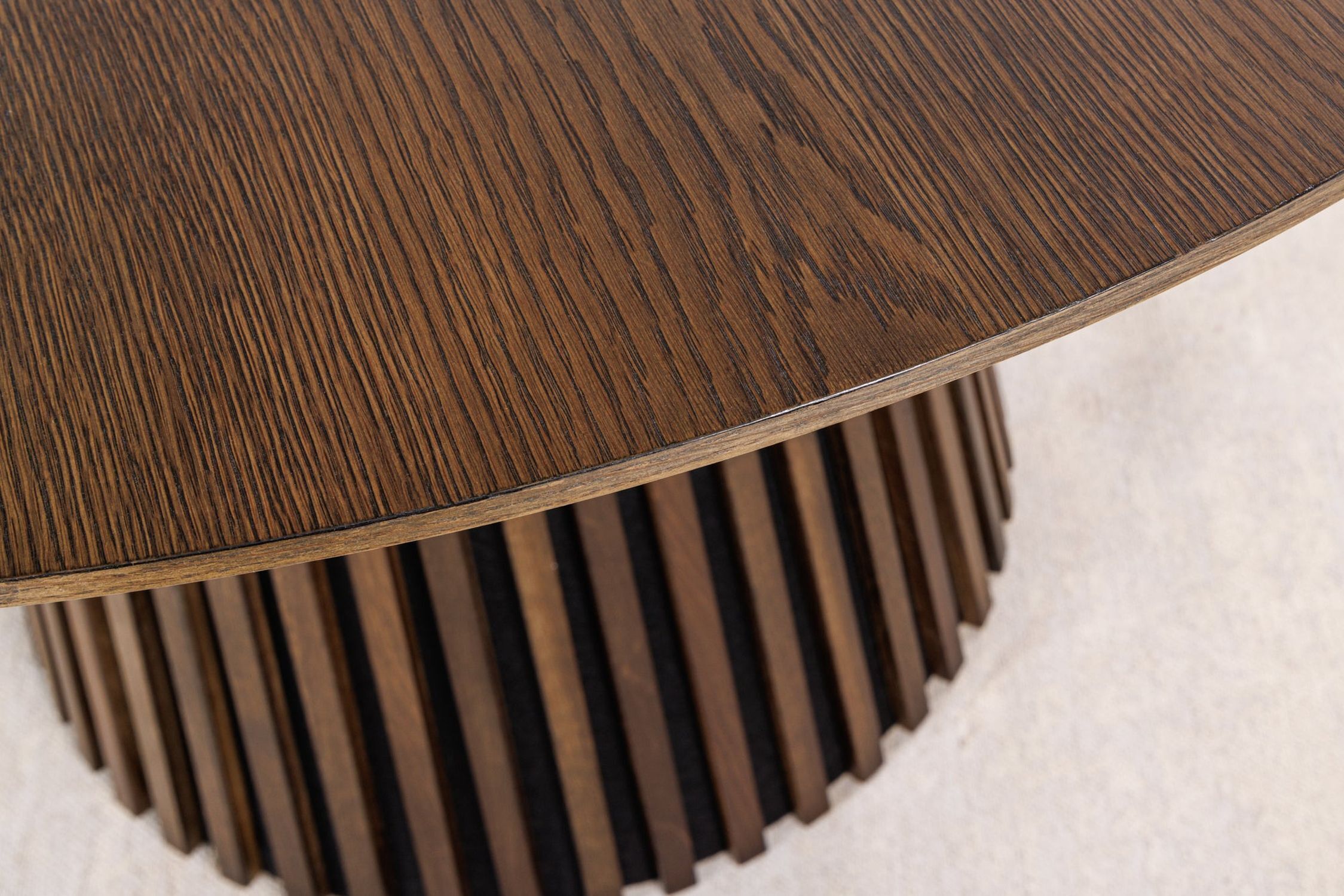 Esstisch Dunkelbraun rund Ø 140 cm Säulenfuß Japandi Tabelle, Holz, Innenarchitektur, Kaffeetisch, Tischplatte