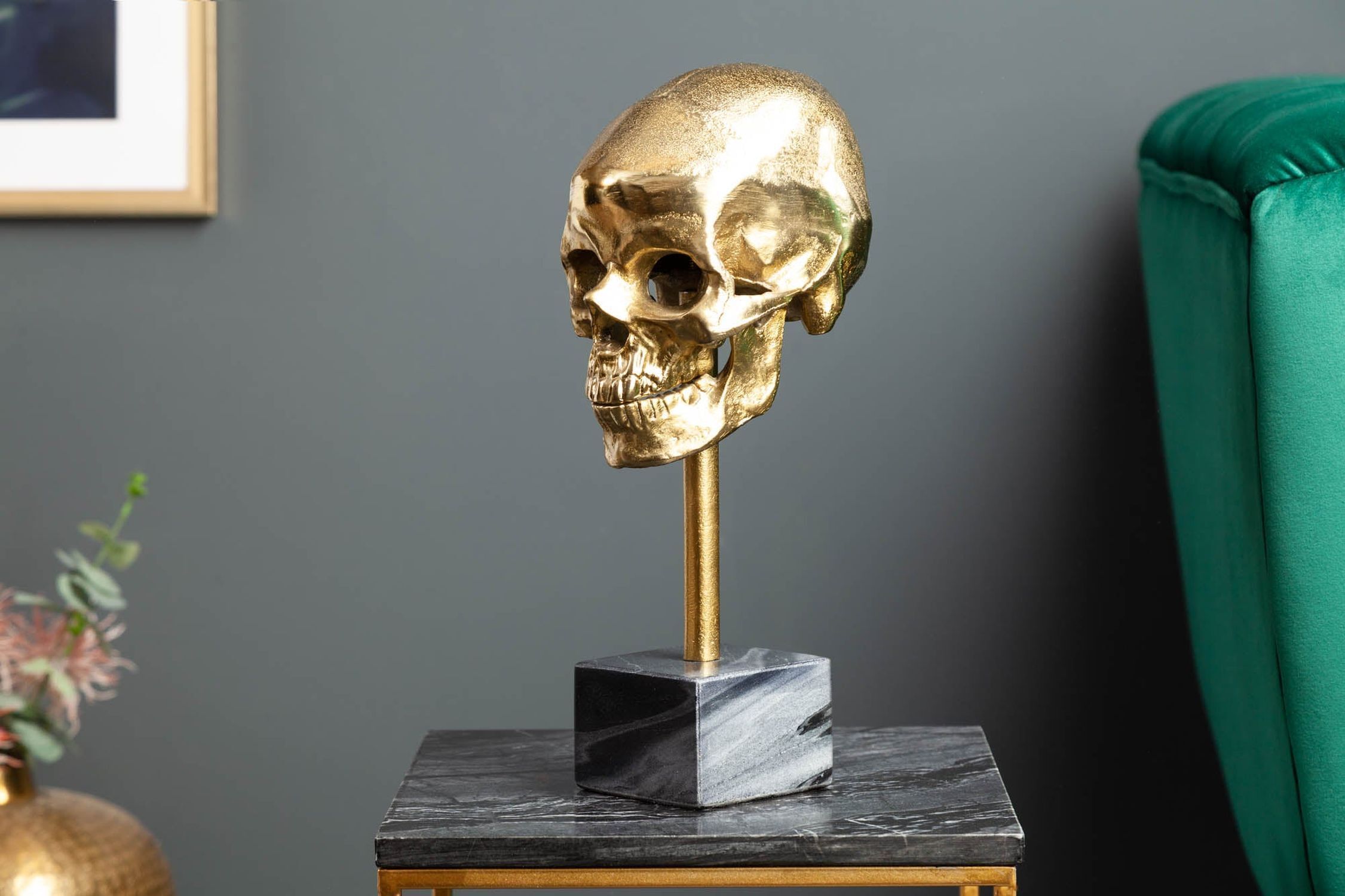 Statue décorative Tête de mort en or noir H : 35 cm Métal Marbre