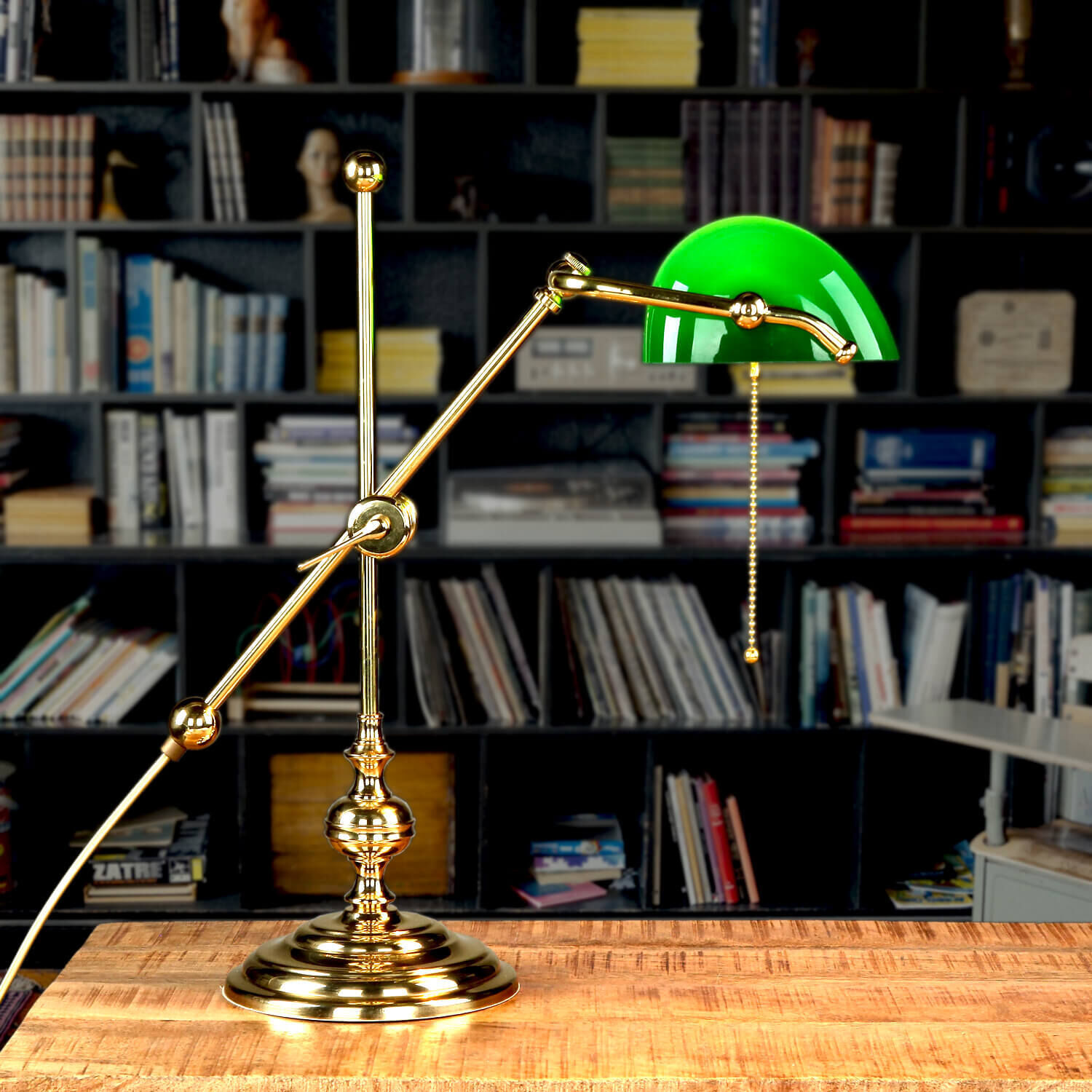 Lampe, Mobiliar, Bücherschrank