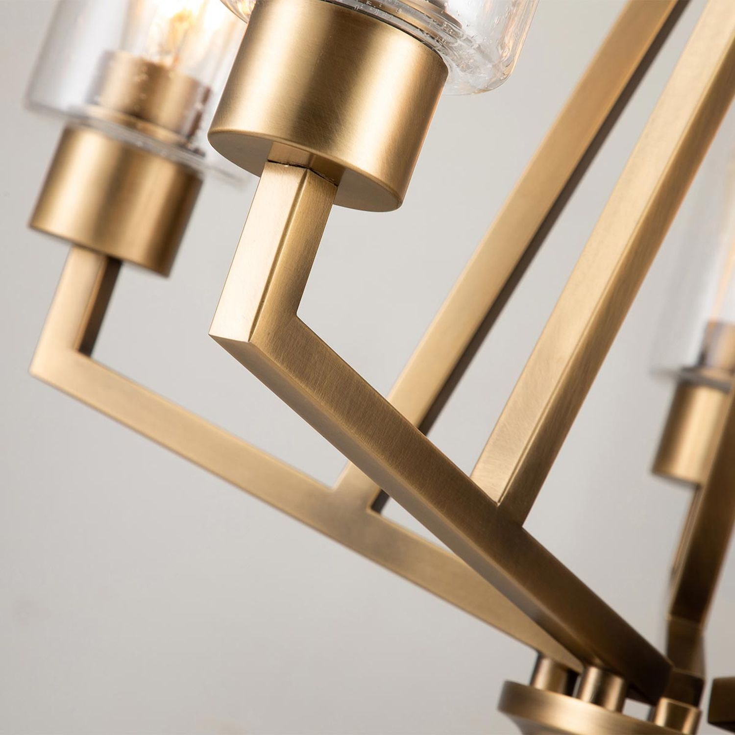 Kronleuchter E27 61,1 cm breit in Messing aus Metall Glas Luster Kronleuchter, Messingfinish, Metallrahmen, moderne Beleuchtung, Globe-Glühbirne