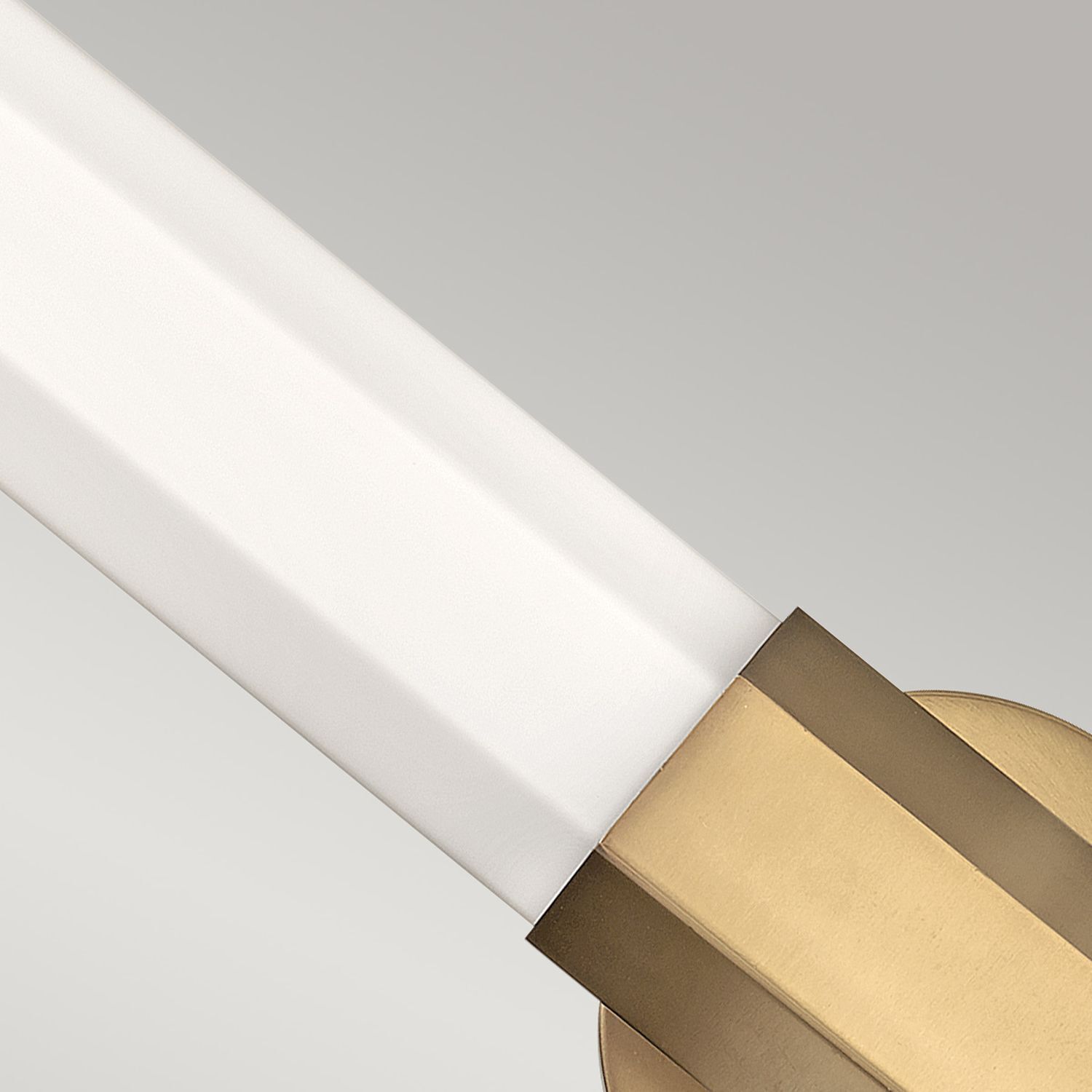 Luminaire LED pour salle de bain verre métal IP44 65,9 cm de haut allongé Schwert, Waffe, Kiste