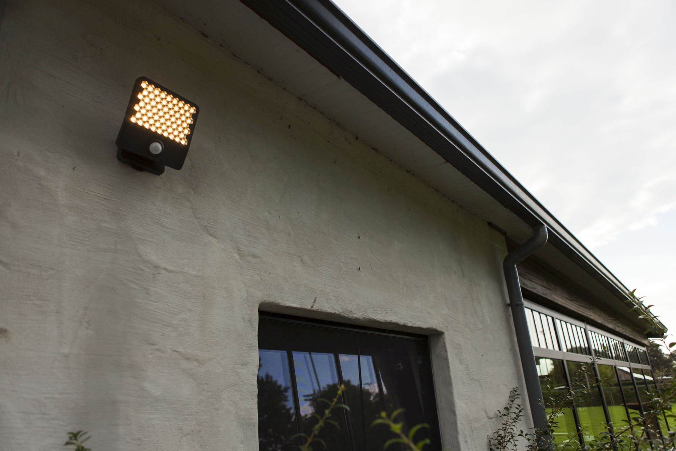 Applique LED avec détecteur de mouvement 3000 K IP54 mobile