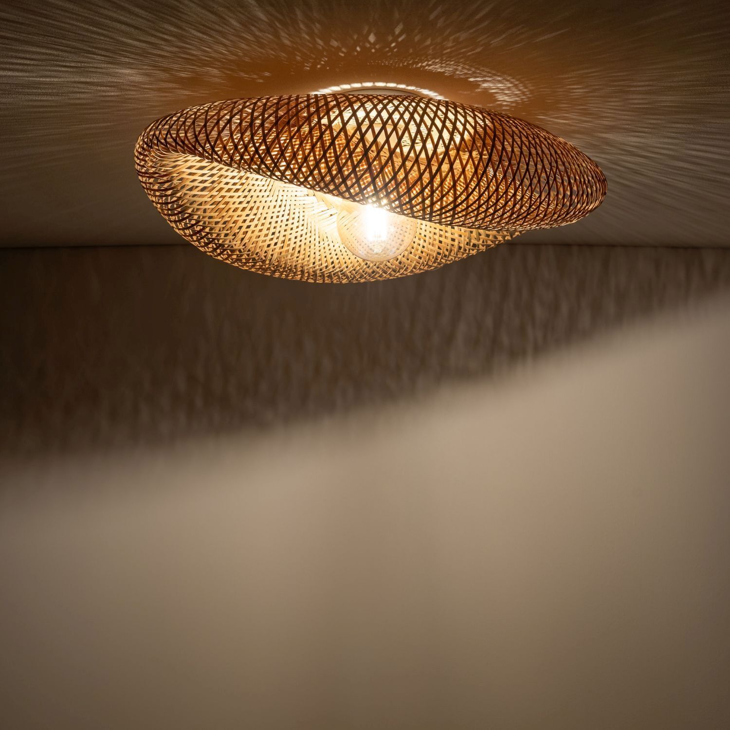 Deckenleuchte, Wandleuchte, Rattan, Metallkugel, Licht warm