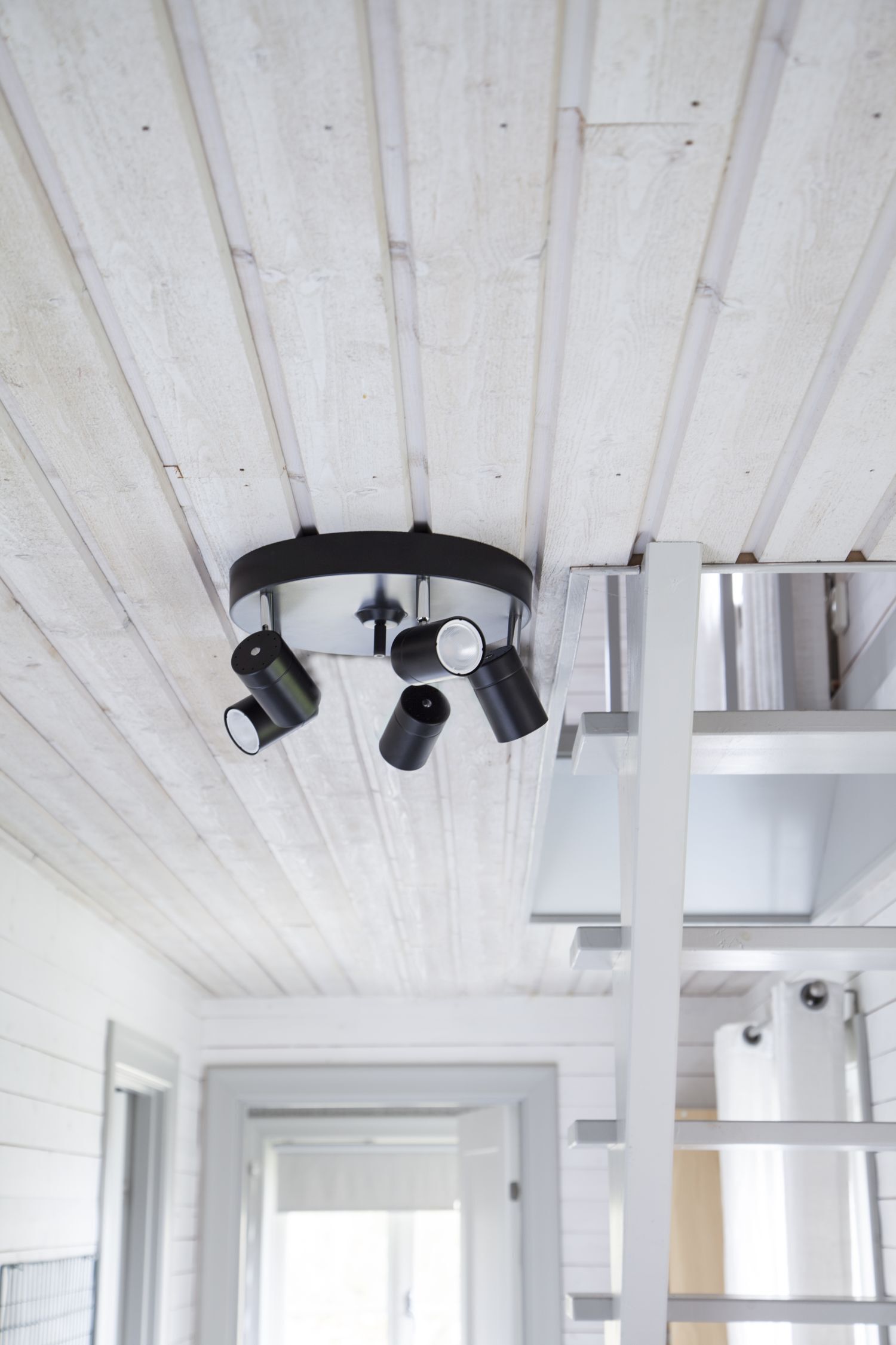 Spot de plafond rond 5 flammes GU10 métal L : 30cm petit noir Spot de plafond rond 5 flammes GU10 métal L : 30cm petit noir