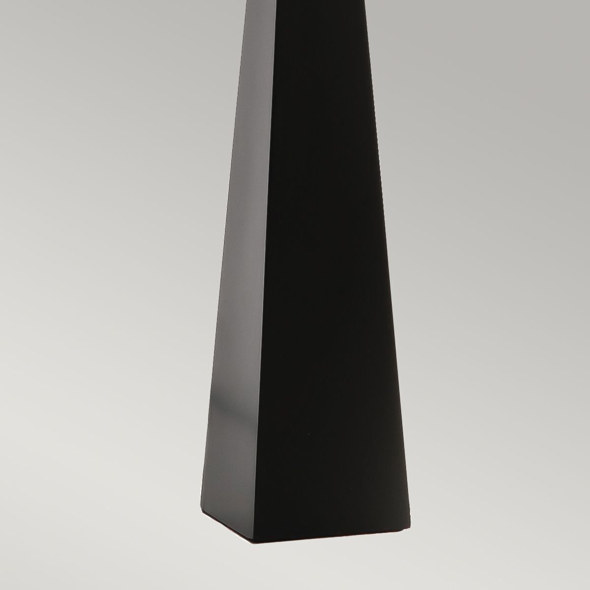 Tischlampe groß 79 cm hoch Schwarz Weiß Stoff Metall E27 Architektur, Gebäude, Denkmal, Obelisk, Säule