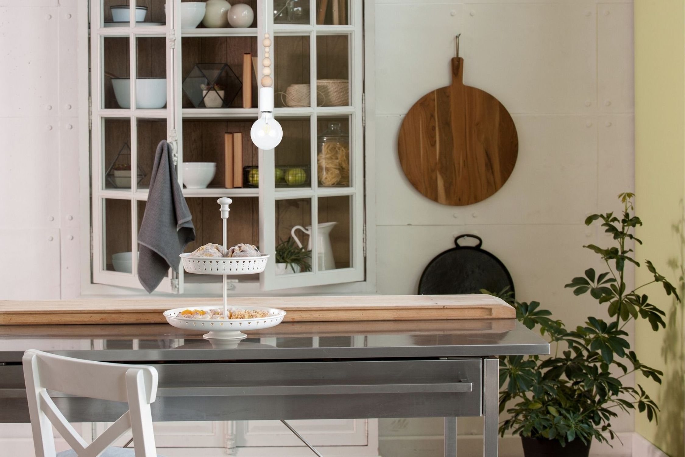 Hängelampe Holz Metall Weiß E27 Ø10 cm rund wohnlich kitchen, küche, hängelampe, backwerk, servierplatte