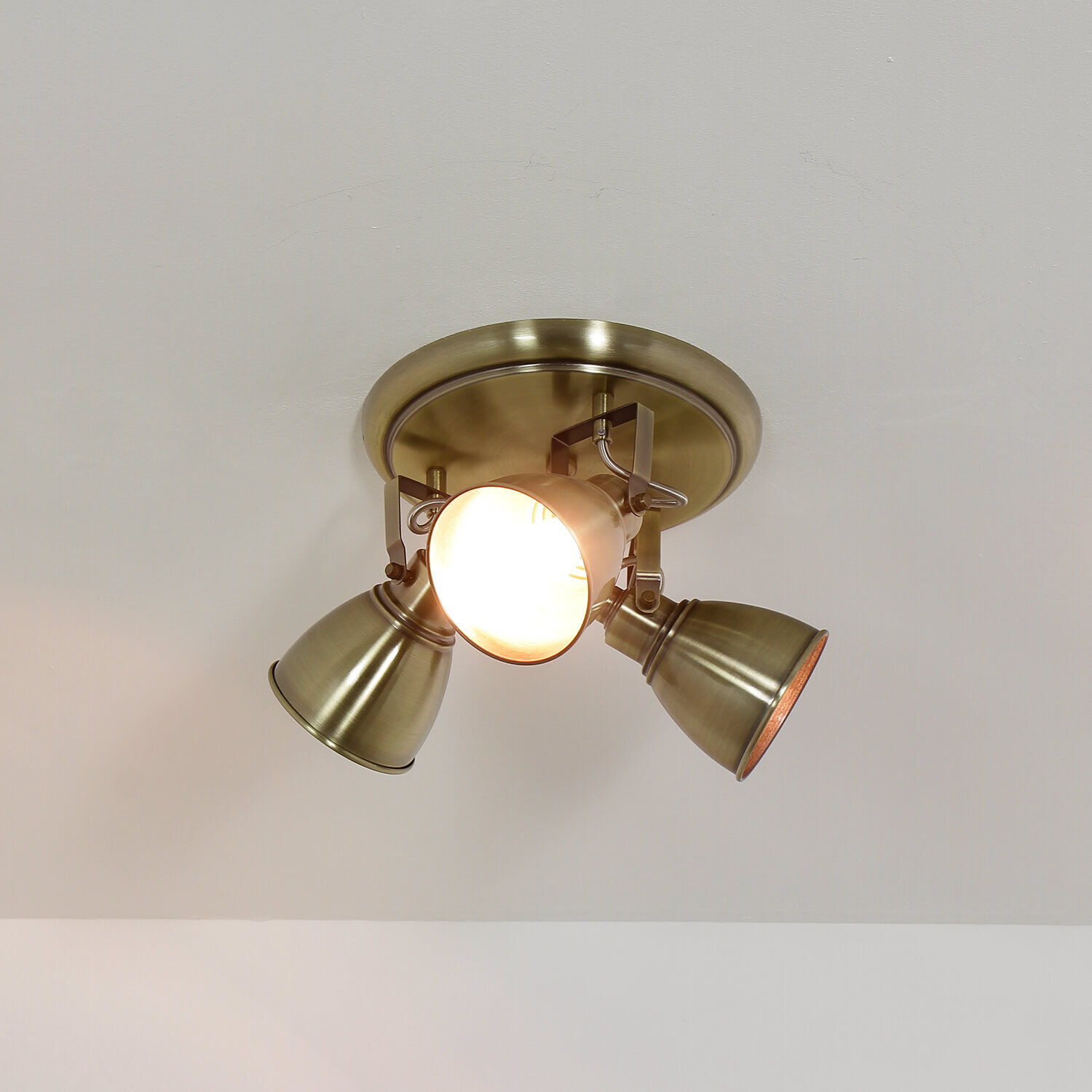 Deckenstrahler Metall 3-flammig in Messing rund Leuchte, Beleuchtung, Deckenleuchte, Lampe