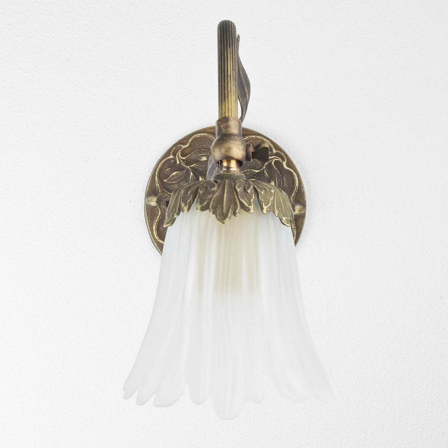 Wandlampe Weiß aus Glas und Echt-Messing Leuchte