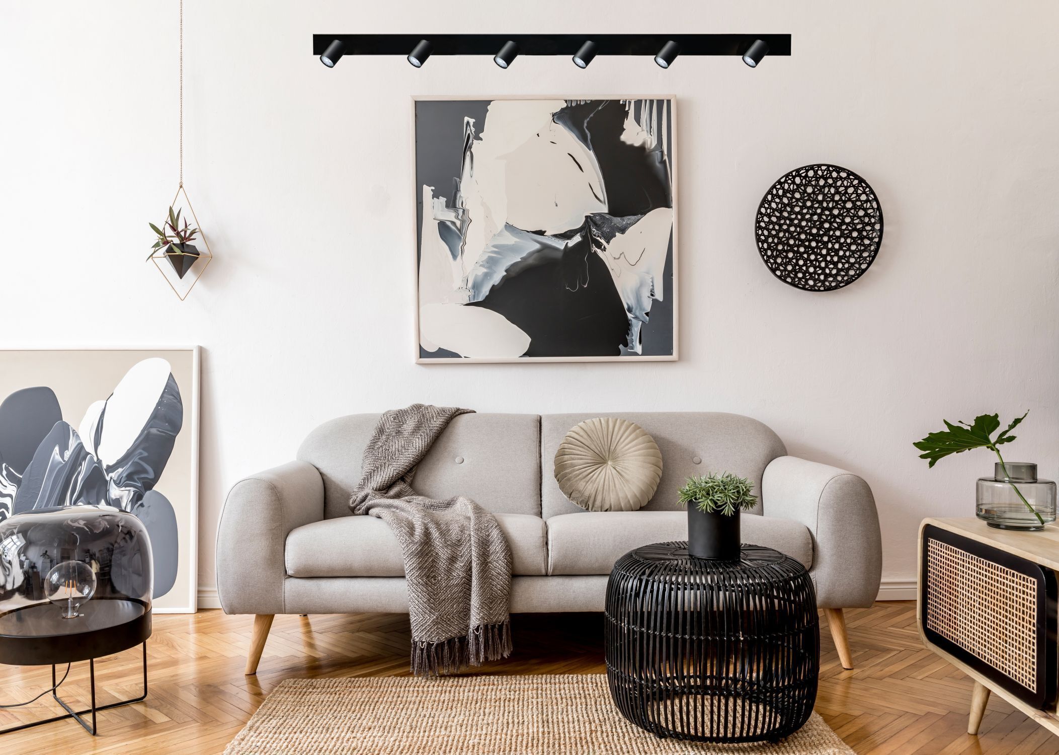 Schwarze Deckenleuchte Metall 160 cm lang schwenkbar Dekoration für Zuhause, Wohnzimmer, Innenarchitektur, Tabelle, Gemälde