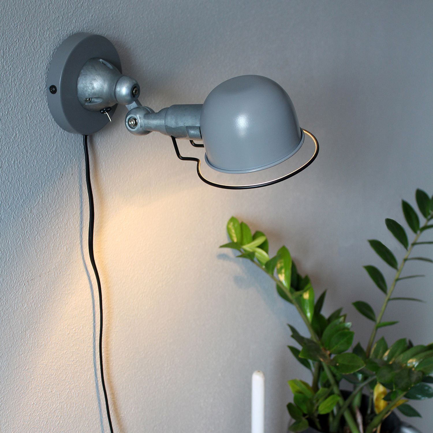 Spot mural mobile avec fiche en vert argent P:29 cm