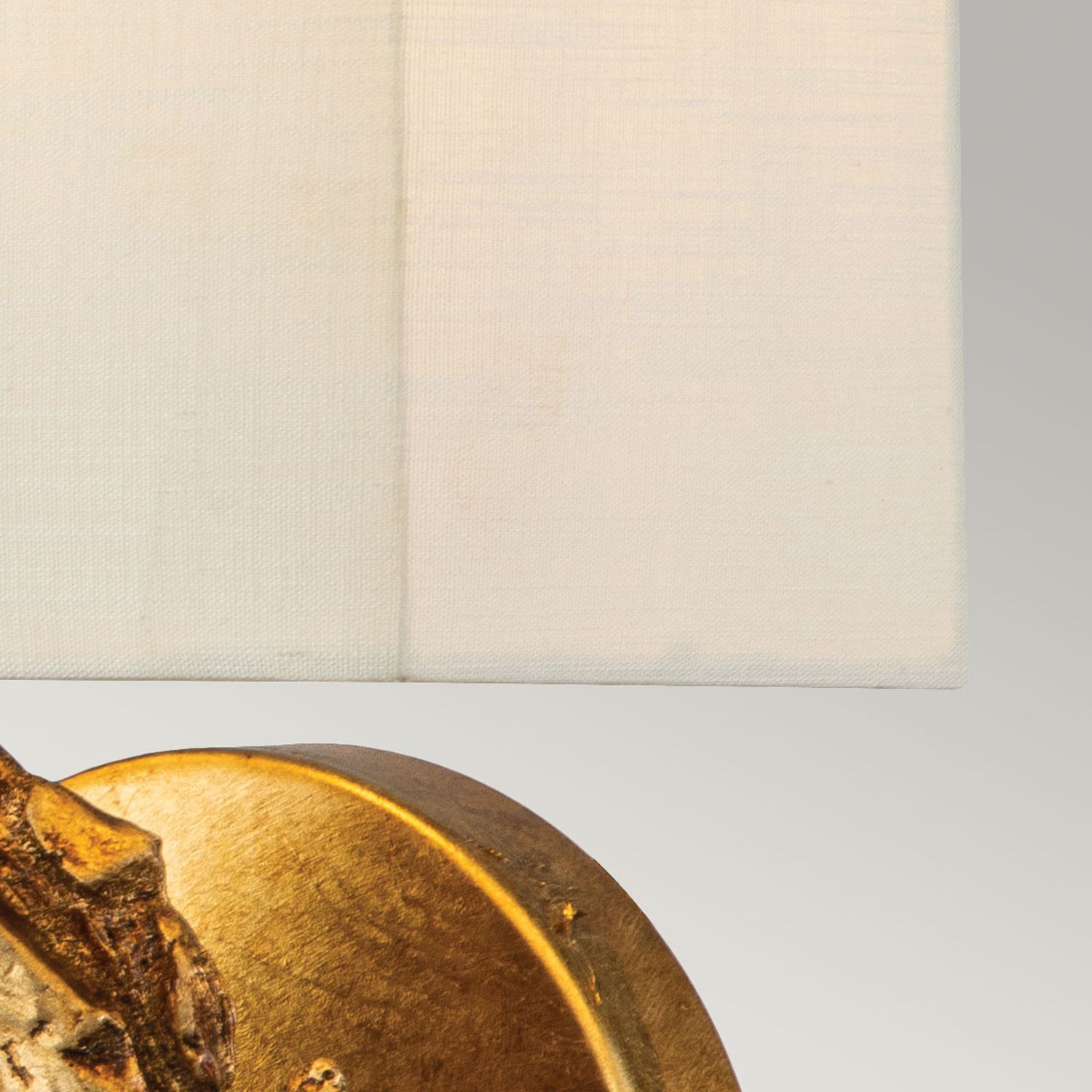 Wandleuchte Stoff 31,8 cm hoch in Blattgold Weiß Lampe, Tischlampe, Drinnen, Innenarchitektur