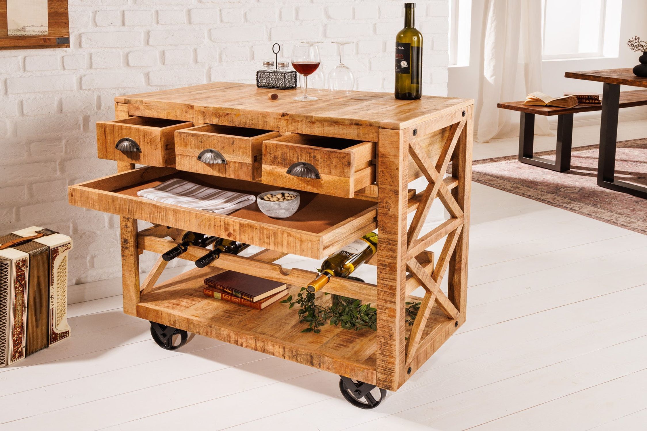 Armoire-bar à roulettes en manguier massif L : 86 cm Industrial