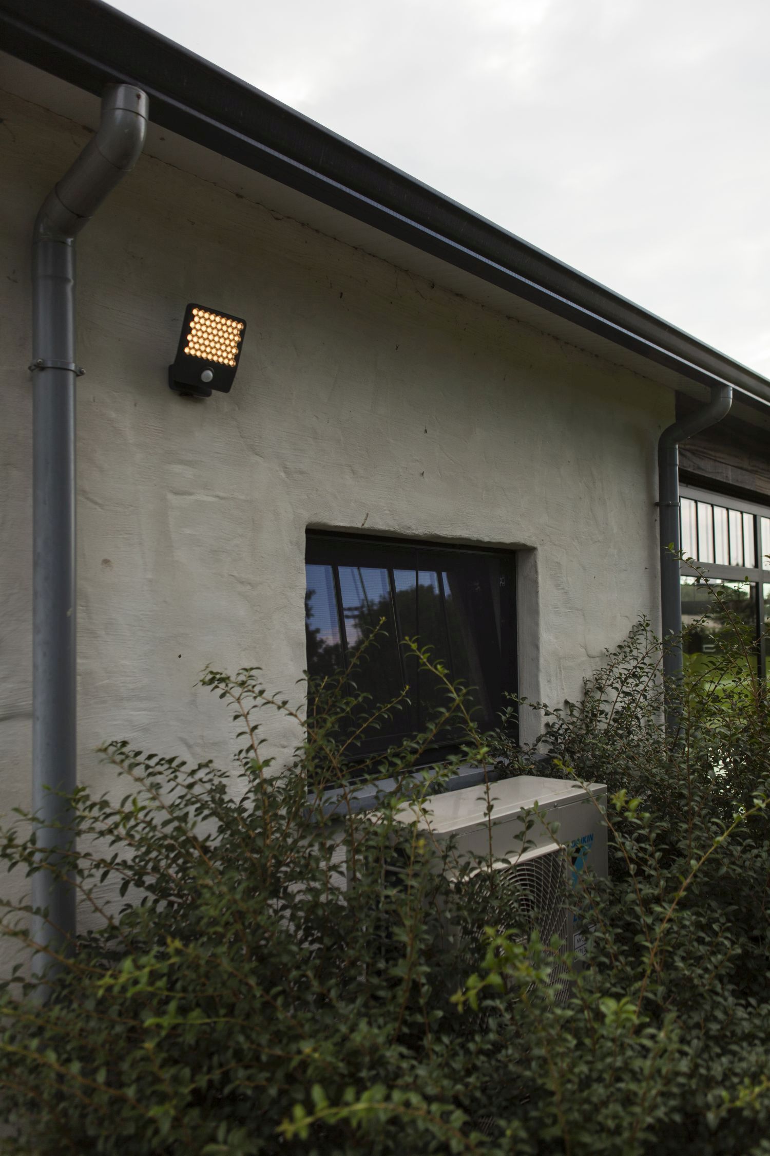 Applique LED avec détecteur de mouvement 3000 K IP54 mobile