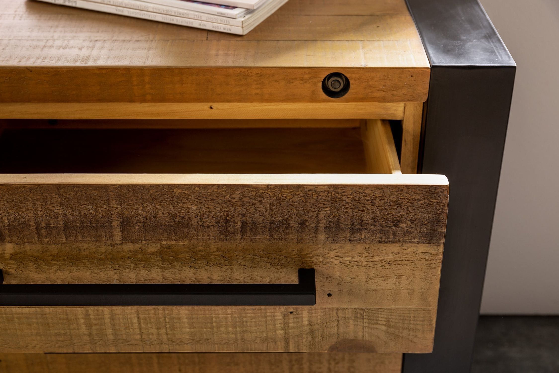 Großes Sideboard Holz Eisen 195 cm breit Industrial Design Schublade, Mobiliar, Holz, Hartholz, Gebeiztes Holz