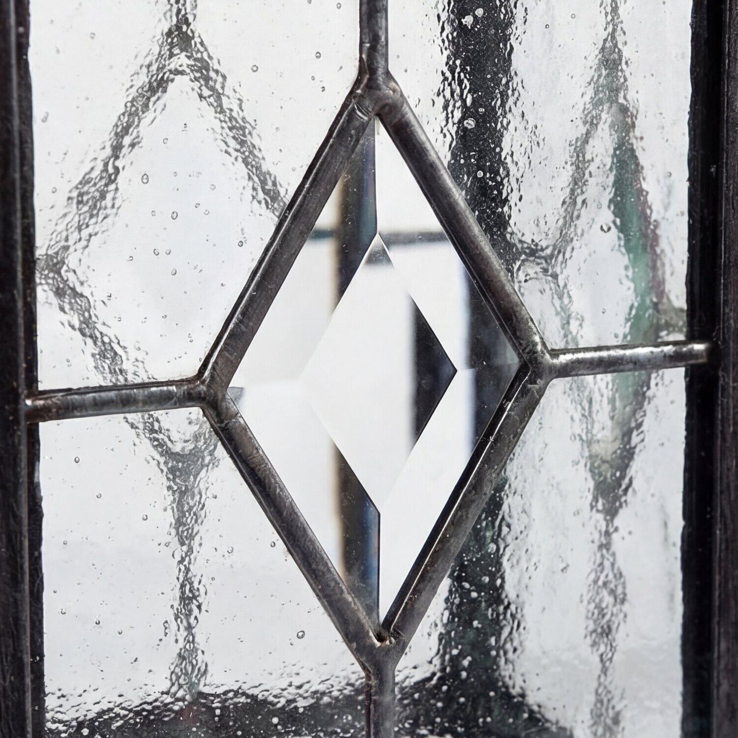 aussen-haengeleuchte-thompson-1-flammig-schwarz-mit-silber-finish-vintage-04 Glasfenster, Diamond-Motiv, Fensterglas, Metallrahmen, Leicht raues Glas
