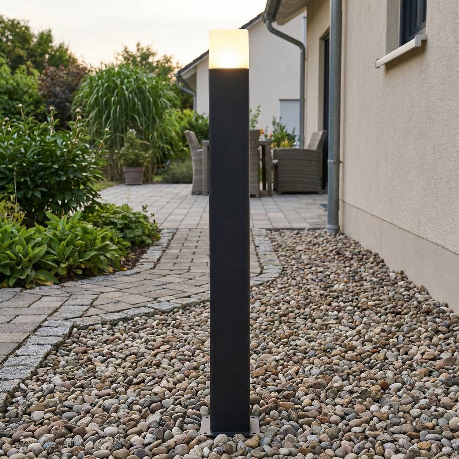 Außenleuchte, Lichtpfosten, Sockellampe, Gartenbeleuchtung, Standleuchte