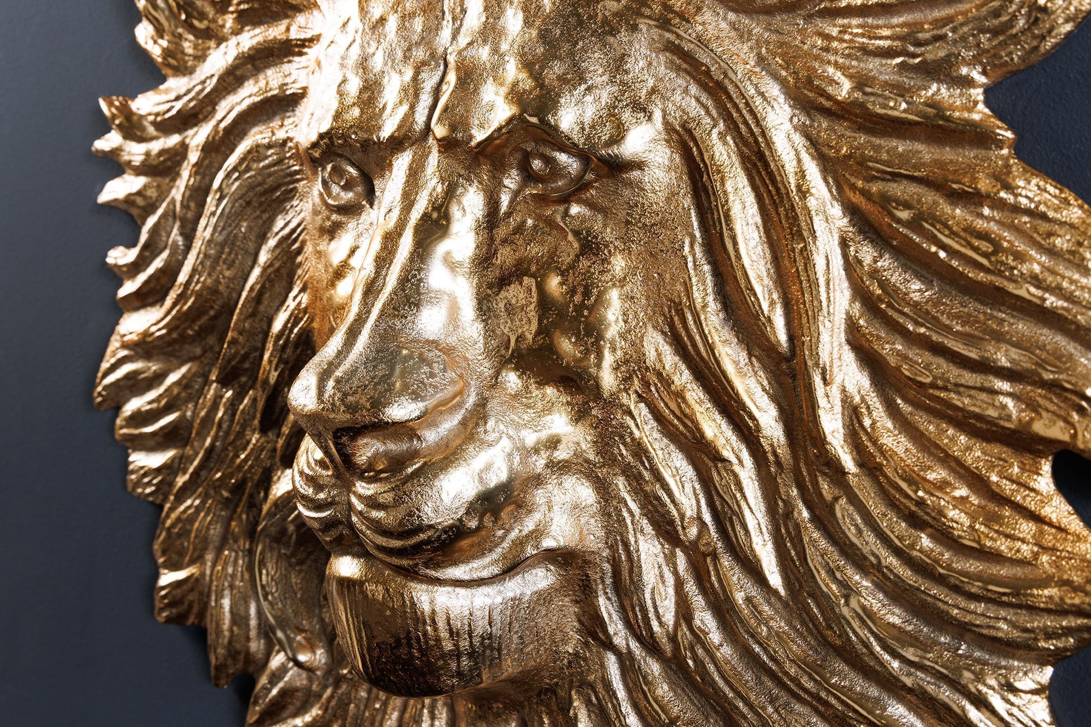 Décoration murale en or Tête de lion H : 58 cm grand travail manuel métal Bronze, Gold, Person