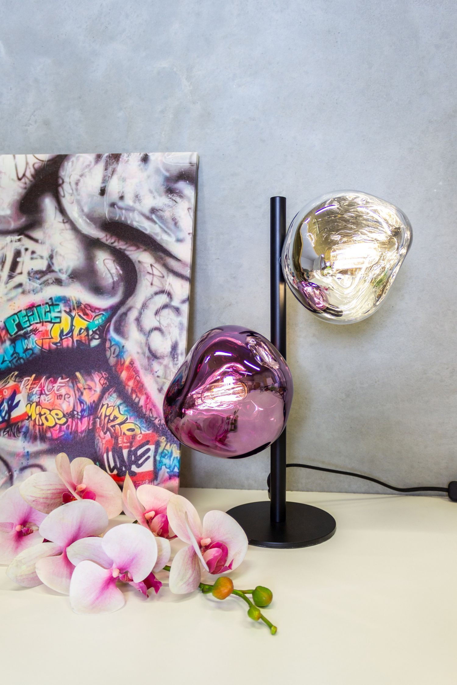 Dekorative Tischleuchte Aluminium Glas Weiß Lila 40 cm Lampe, Tischlampe, Glaskugel, Kunstpflanze, Orchidee