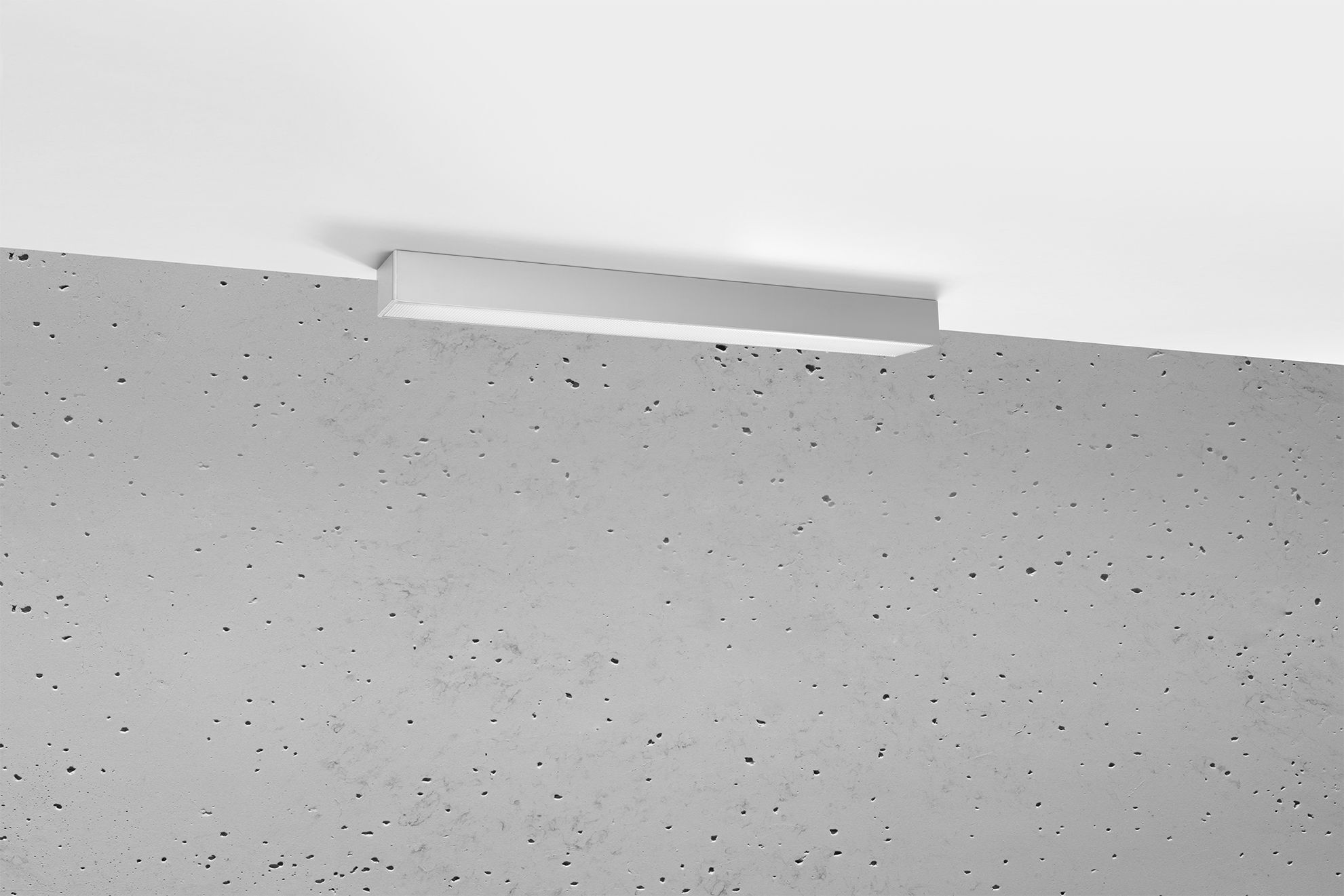 Plafonnier LED métal 67 cm de long faible éblouissement 3000 K gris