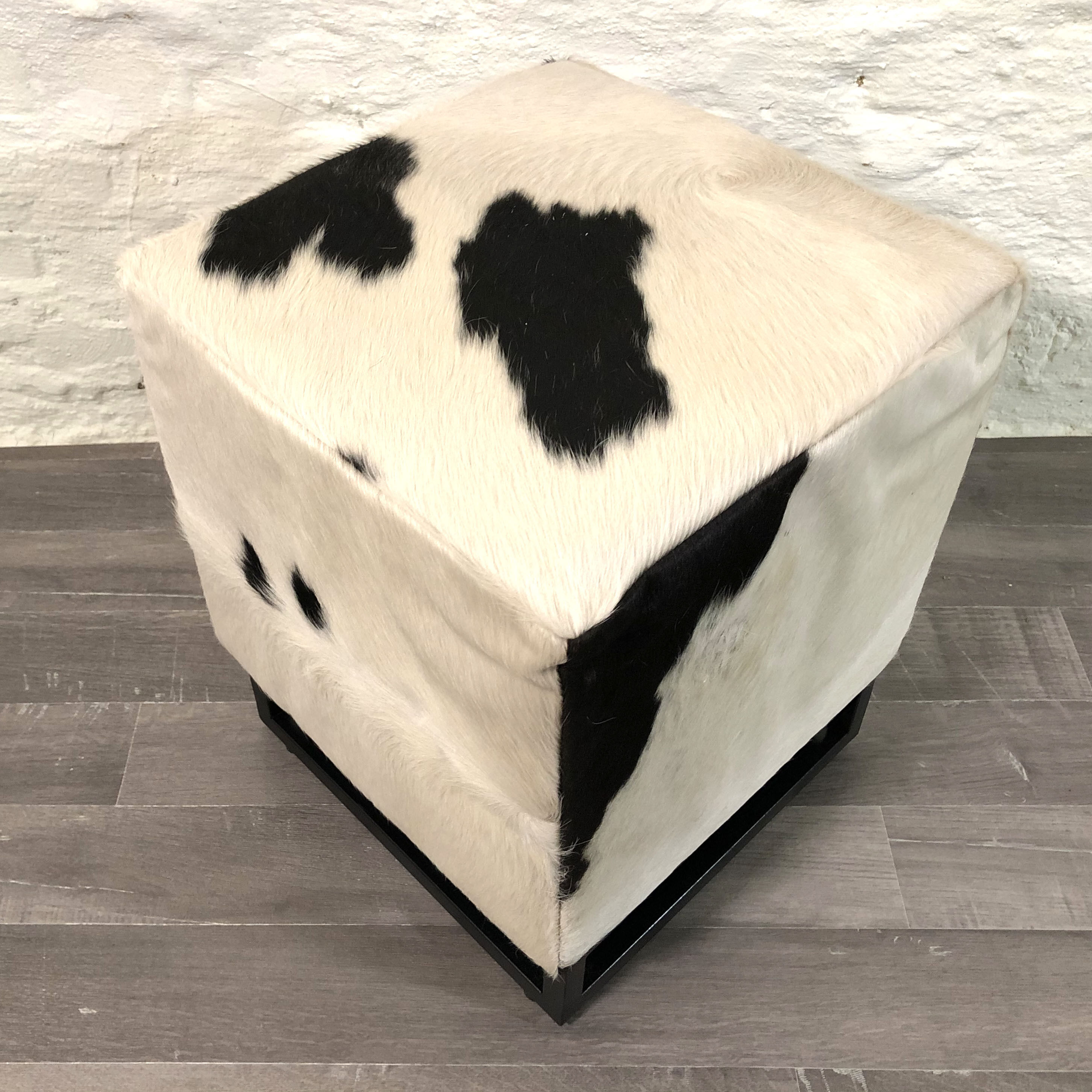 Tabouret peau de vache métal fait main 44x45 cm en noir blanc Moebel, Osmanisch