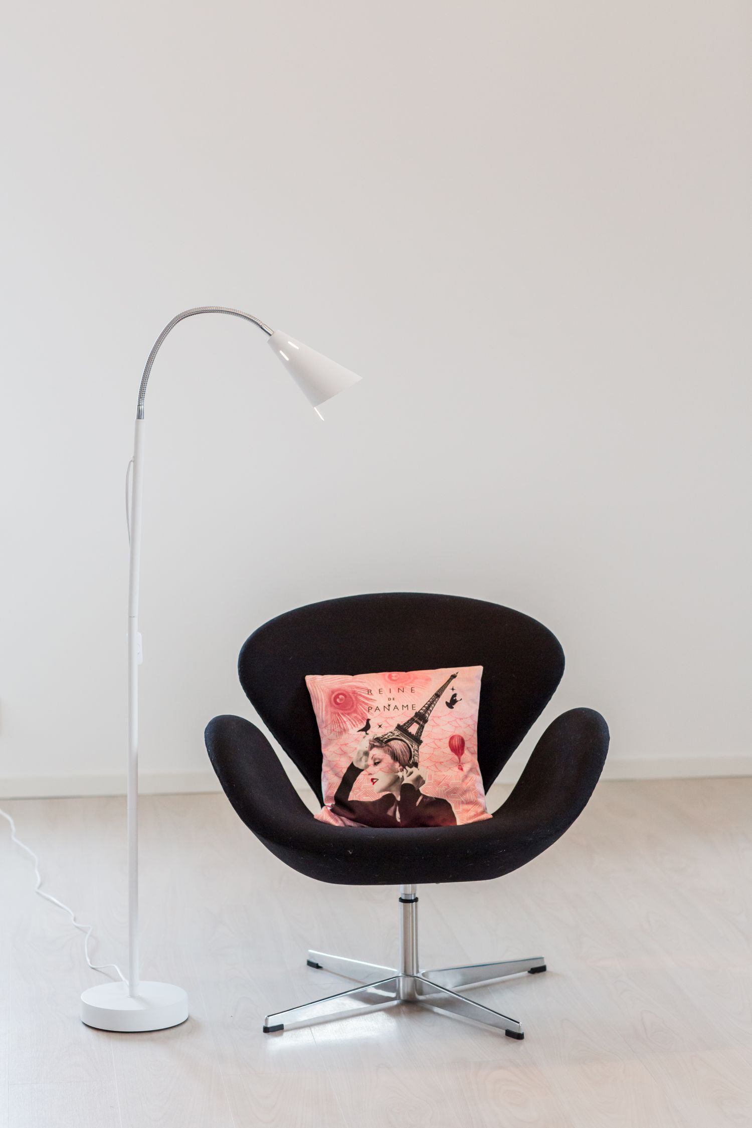 Lampe, Stuhl, Mobiliar