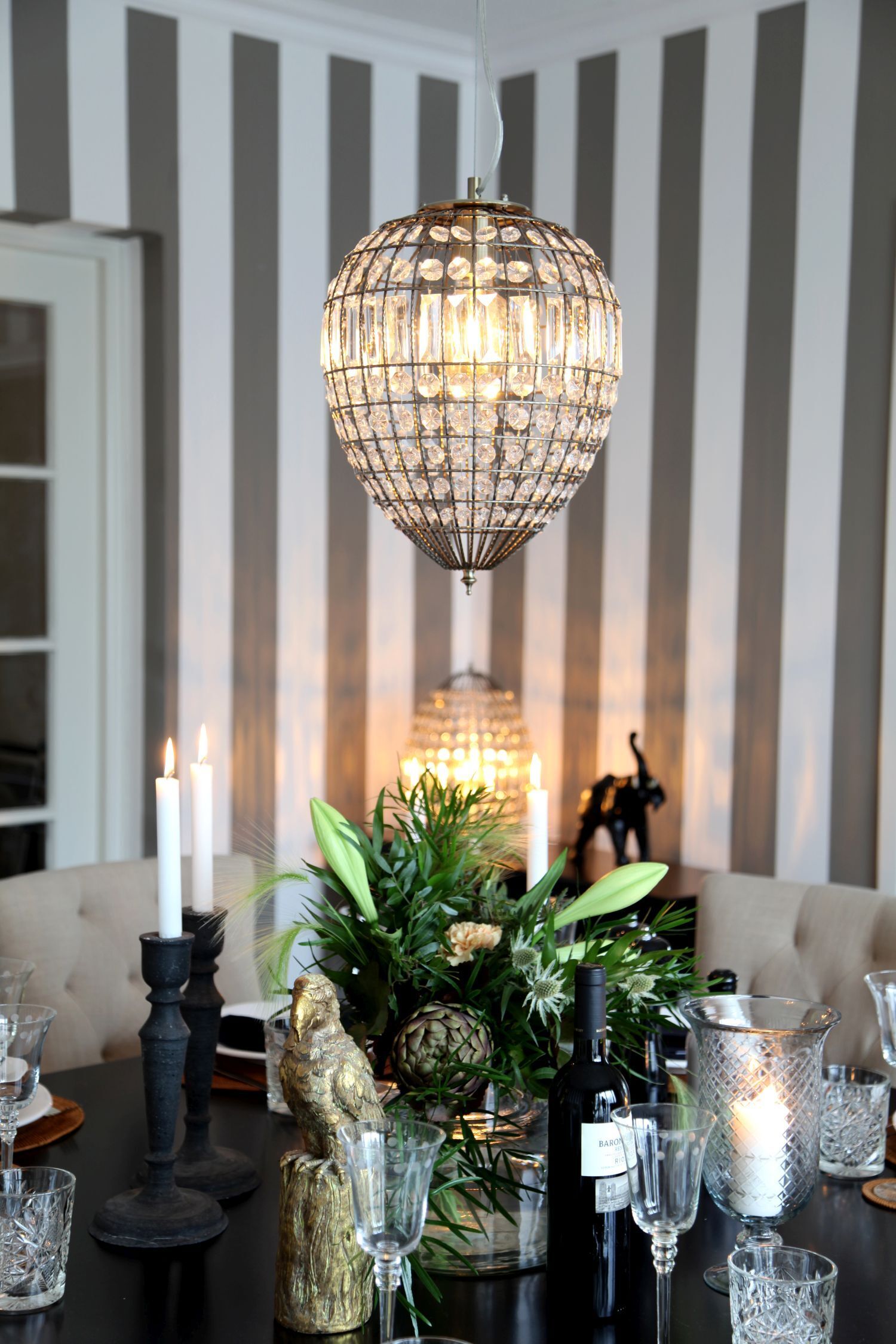 Speisesaal, Esstisch, Tisch, Kronleuchter, Tischplatte