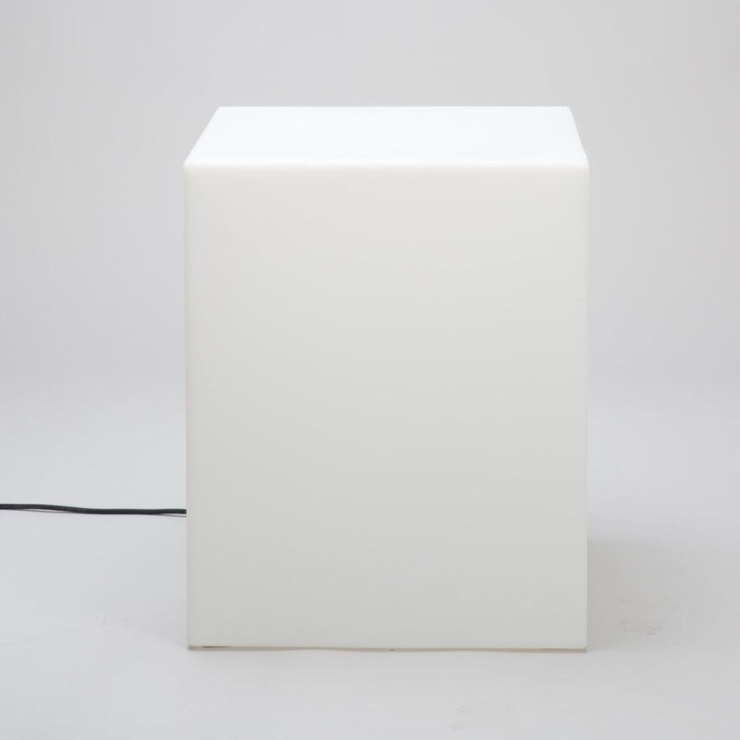 LED Außenleuchte mit Stecker Kabel B:43cm H:53cm 6500 K IP65 Kiste, Kunst, Porzellan, Töpferei, Lampe