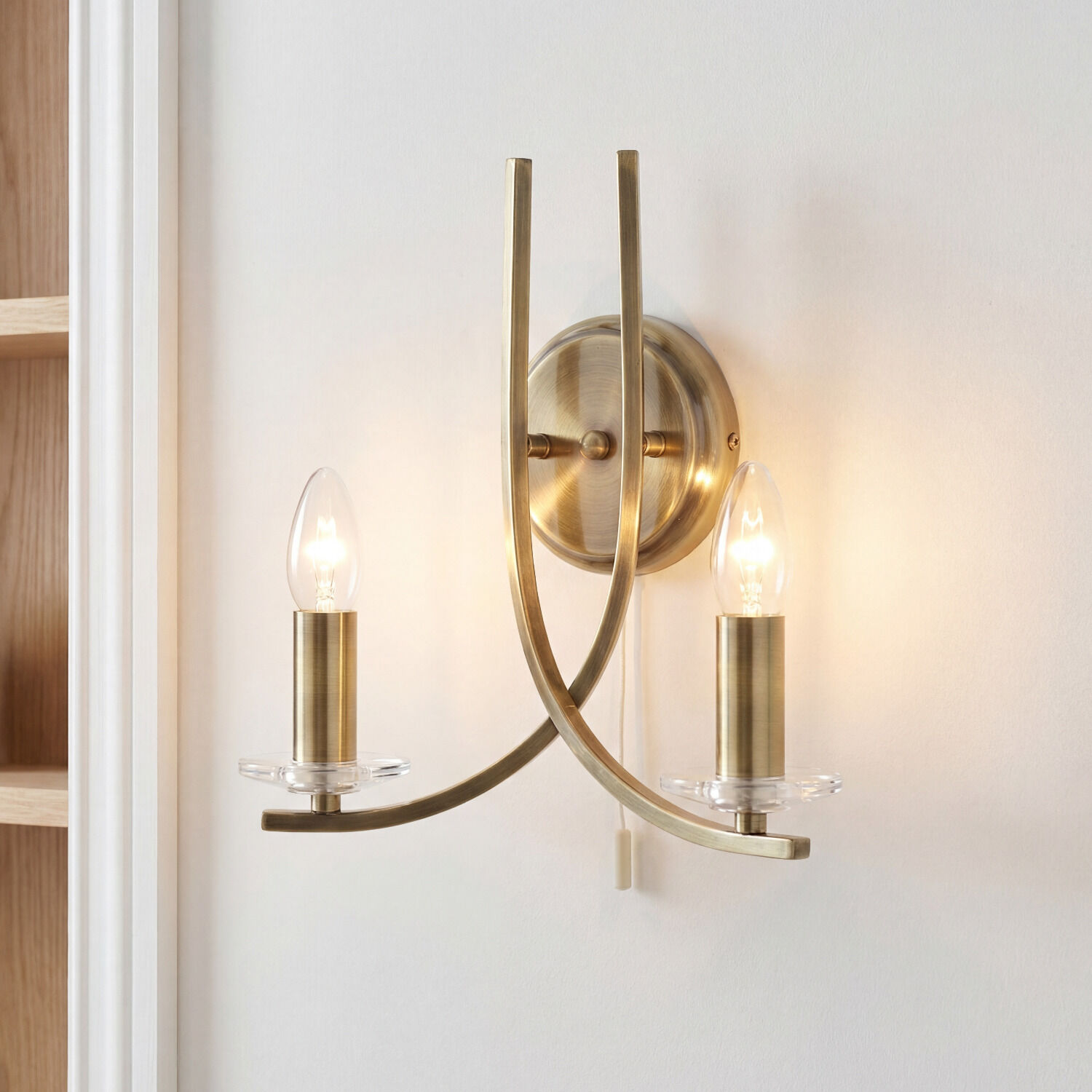 Moderne 2 flammige Wandleuchte antik messing