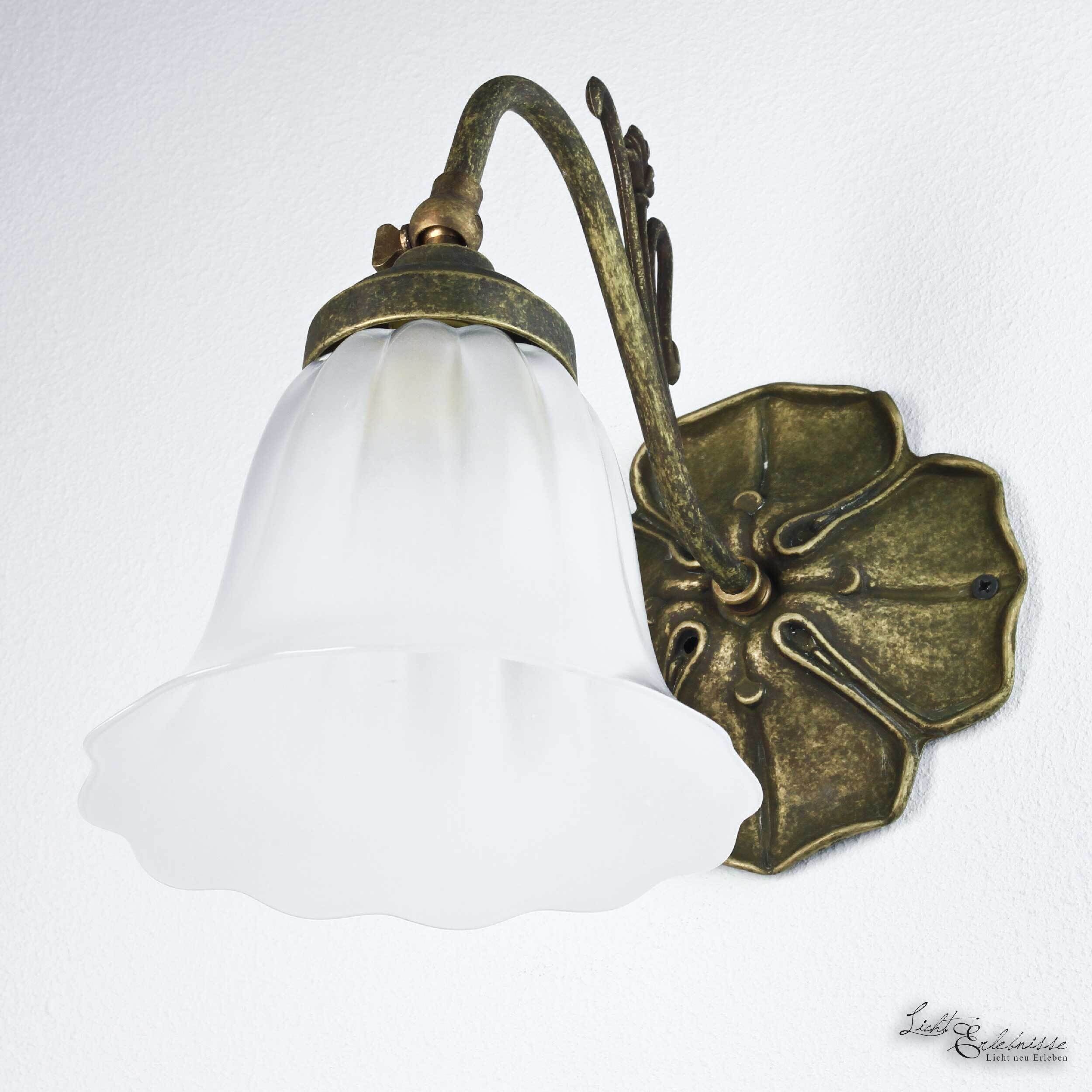 Wandlampe Weiß Floral aus Echt-Messing