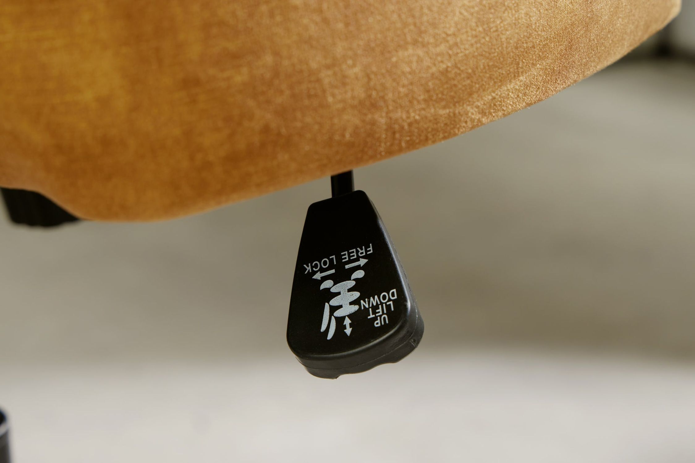 Chaise de bureau jaune noir velours métal réglable en hauteur