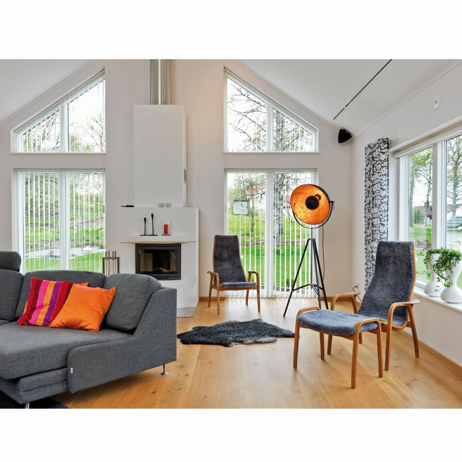 Stehlampe Dreibein in Schwarz Gold E27 160 cm Metall Wohnzimmer, Sessel, Kamin, Stehlampe, Holzboden