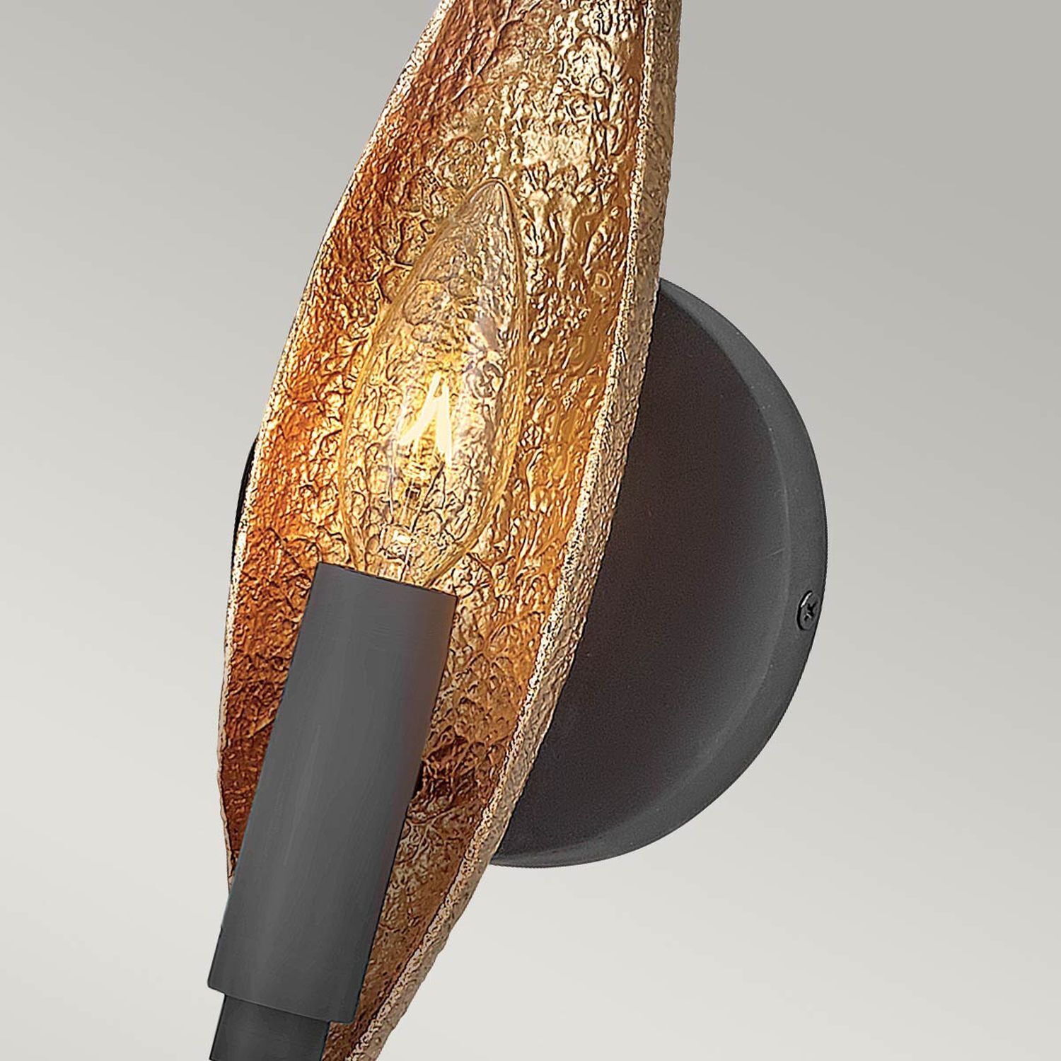 Wandleuchte Schwarz Gold 33 cm hoch für E14 IZORA Beleuchtung, Rüstung, Lampe, Schwert, Schild