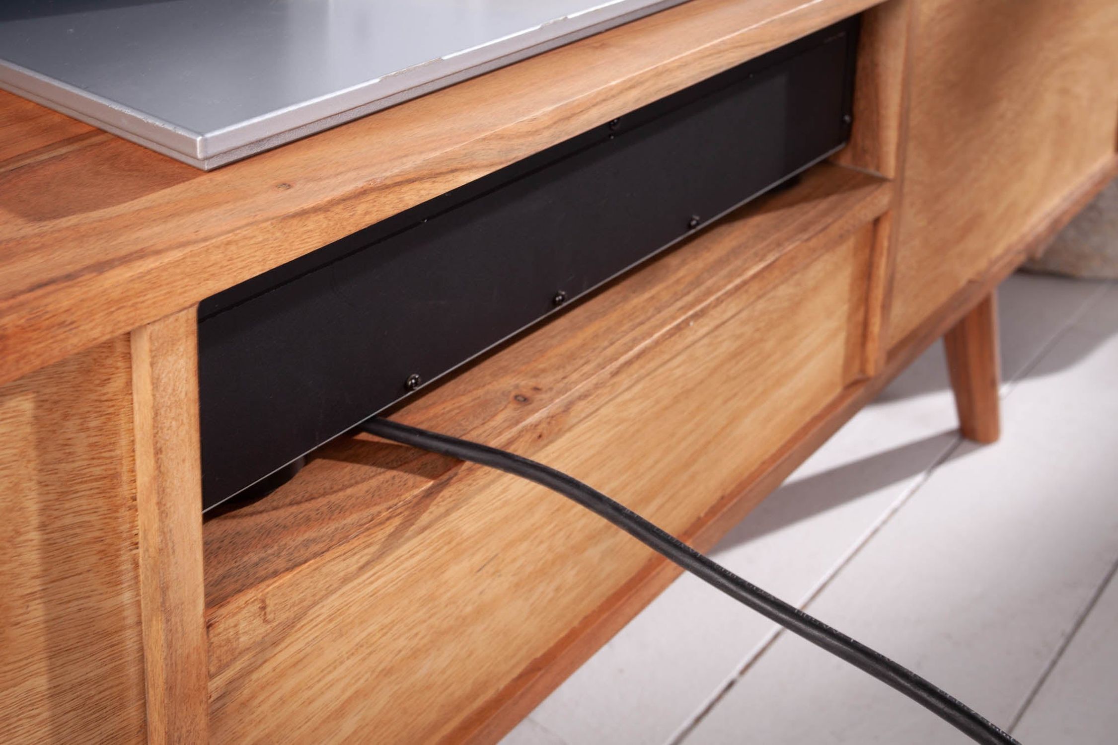 TV Lowboard Akazienholz 140 cm breit 3D-Fronten massiv TV Lowboard Akazienholz 140 cm breit 3D-Fronten massiv