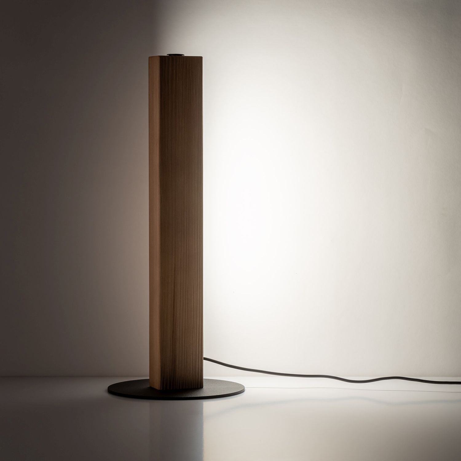 Holz-Lampe, Stehlampe, Birkenholz, LED-Lampe, Minimalistisch