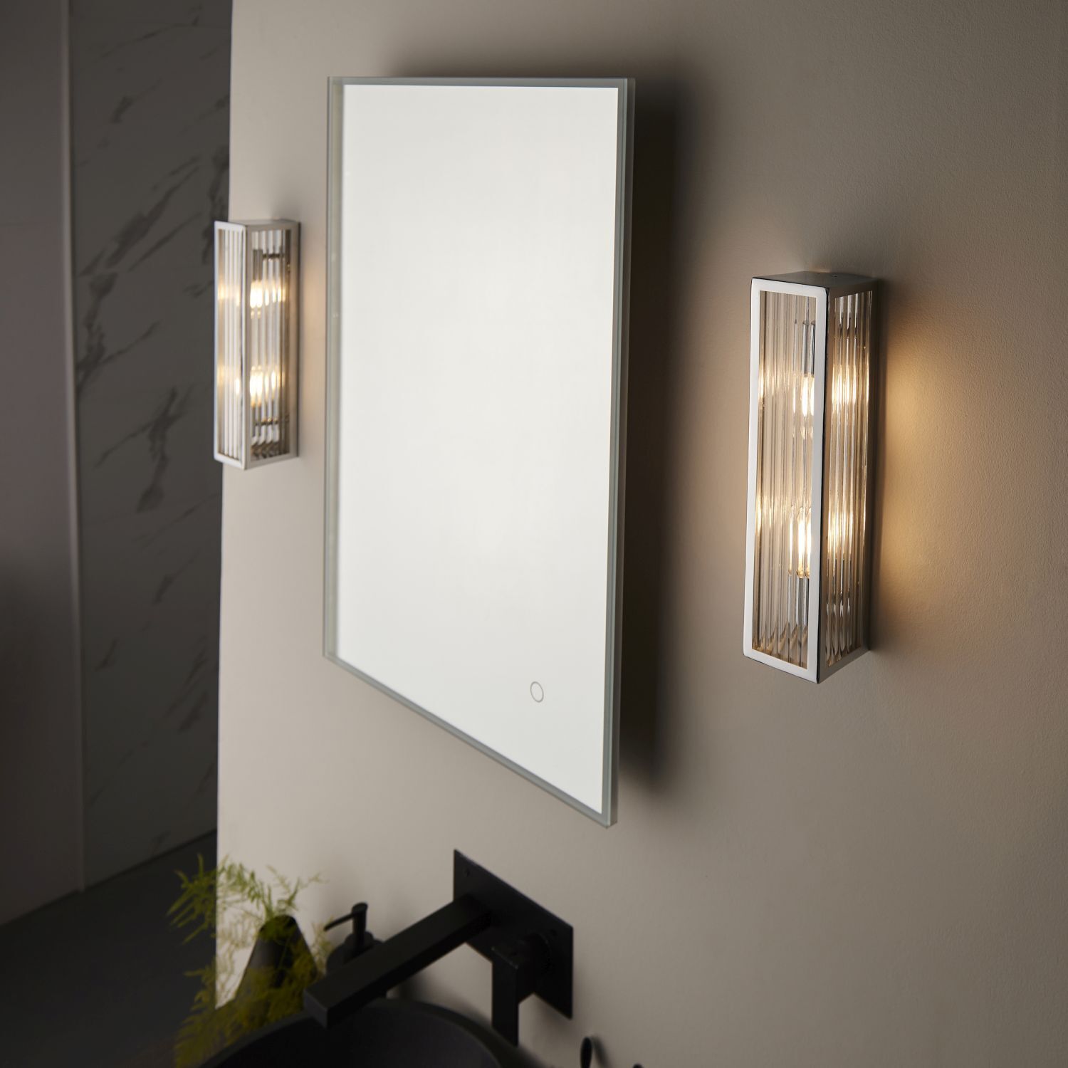 Wandleuchte Bad Glas Metall H: 31,5 cm IP44 Chrom Weiß 2x G9