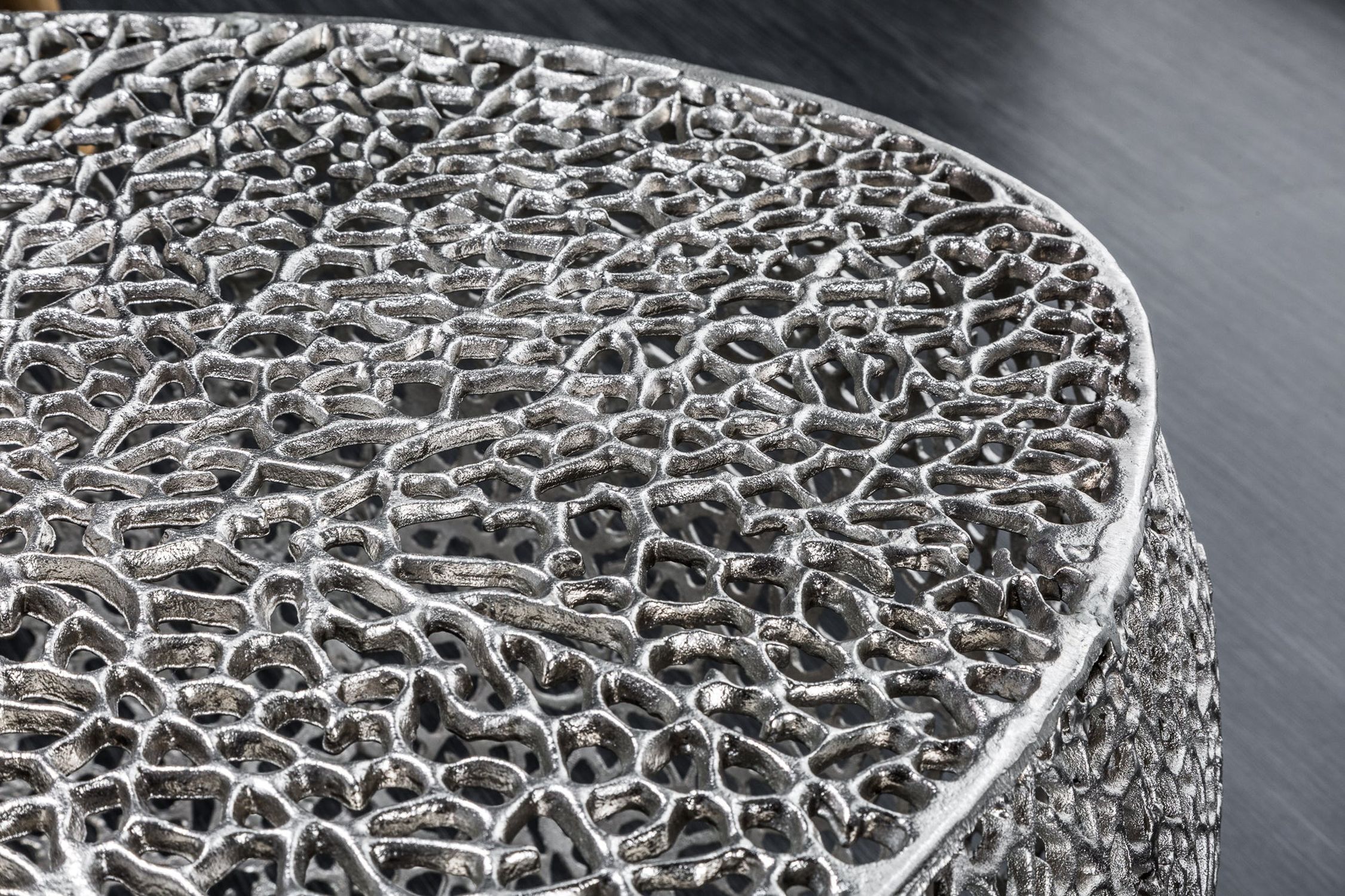 Couchtisch Metall in Silber 122 x 122 cm Handarbeit Couchtisch Metall in Silber 122 x 122 cm Handarbeit
