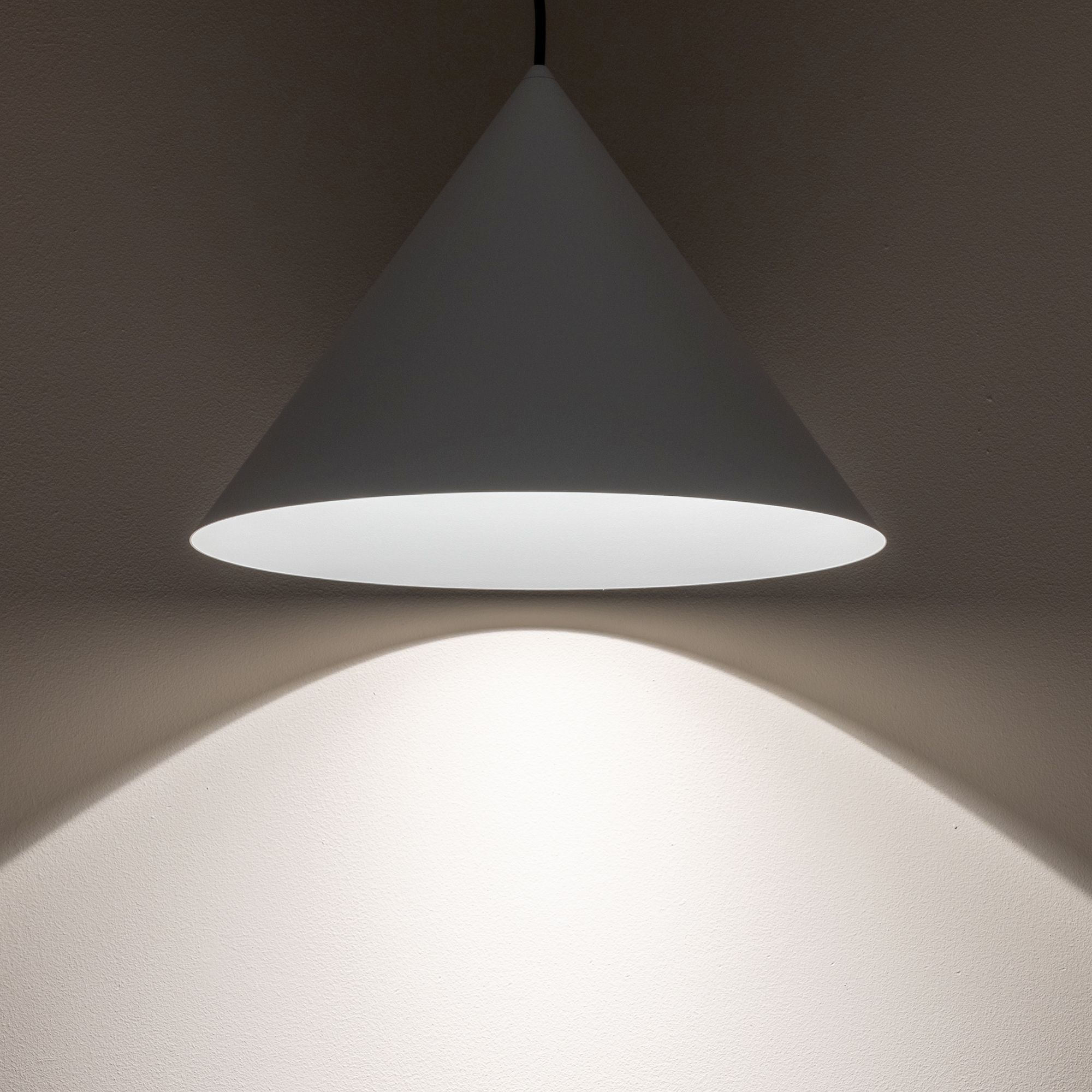 Lampen, Pendelleuchte, weiß, Kegelform, Beleuchtung