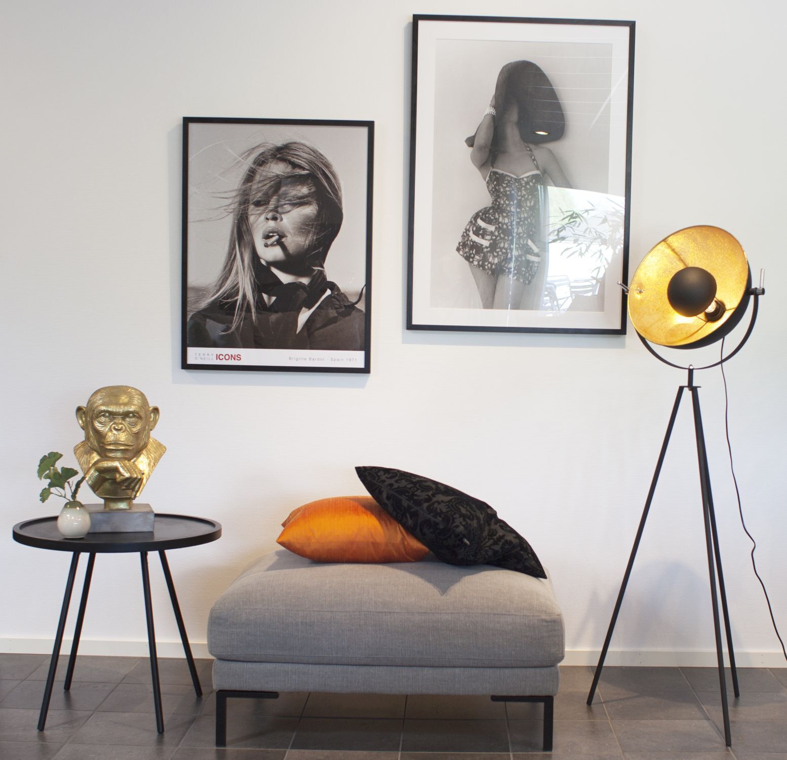 sofa, pouf, Kissen, Lampe, Wandkunst