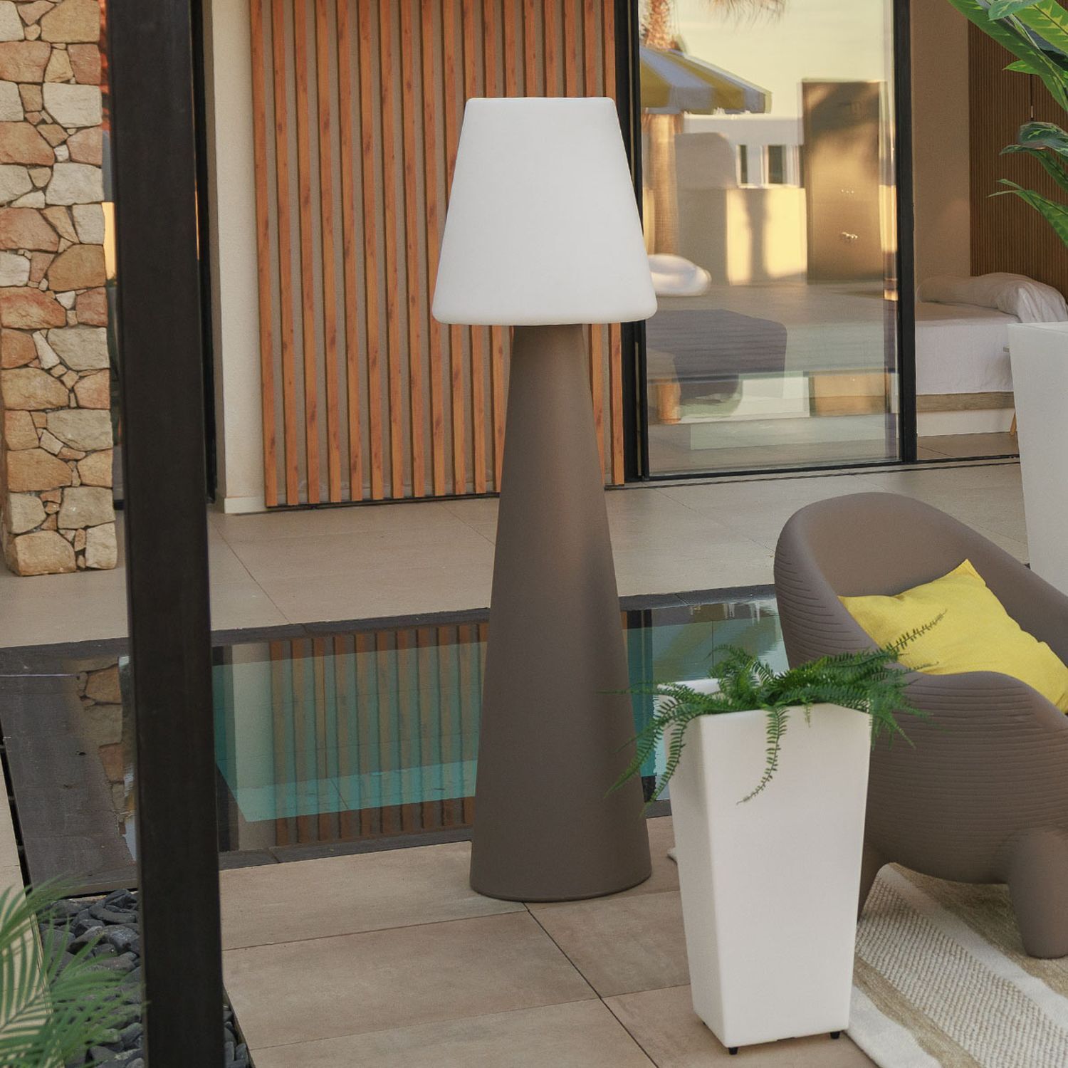 LED Akku Stehleuchte dimmbar IP65 3000-6500 K Taupe Licht, Tischlampe, Betonlampe, Terrasse, Wohnzimmer