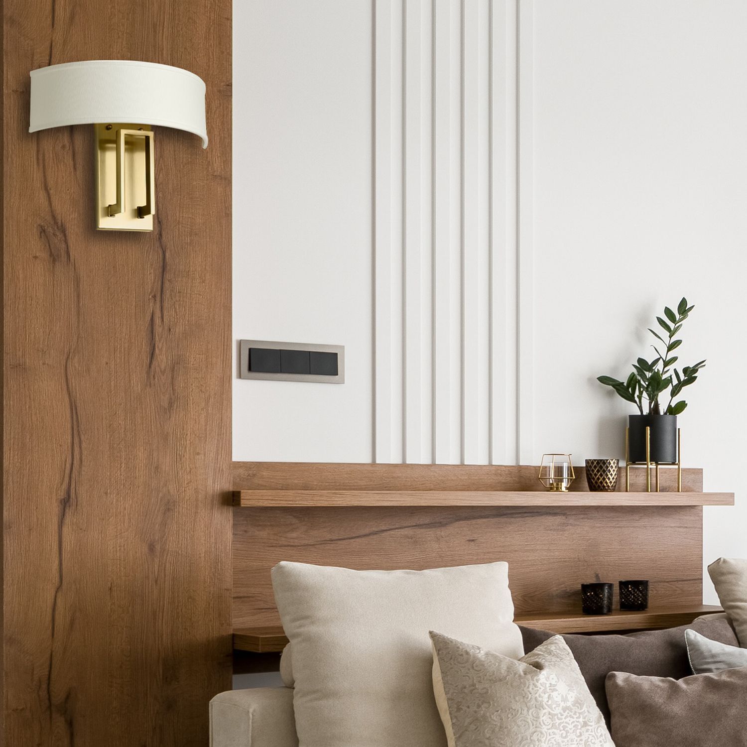 Wandlampe Metall Stoff 38,1 cm breit E14 2-flammig Drinnen, Innenarchitektur, Kissen, Gebeiztes Holz, Holzpaneele