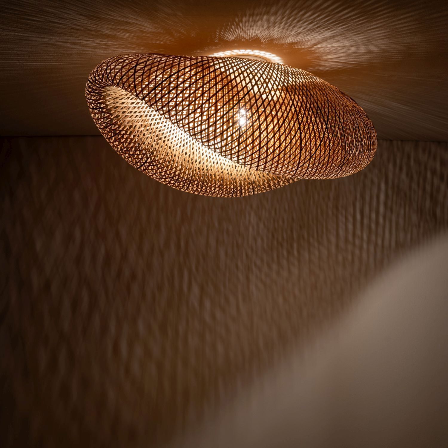 hängelampe, dekorlampe, metallgitter, wellige schatten, warmweiß